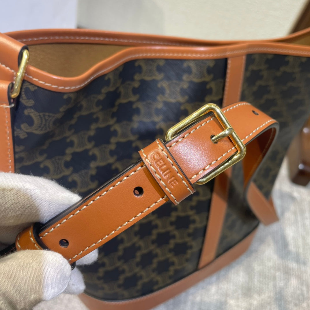 BUCKET 33 IN BLACK TRIOMPHE CANVAS AND BRONZE BROWN CALFSKIN TRIM