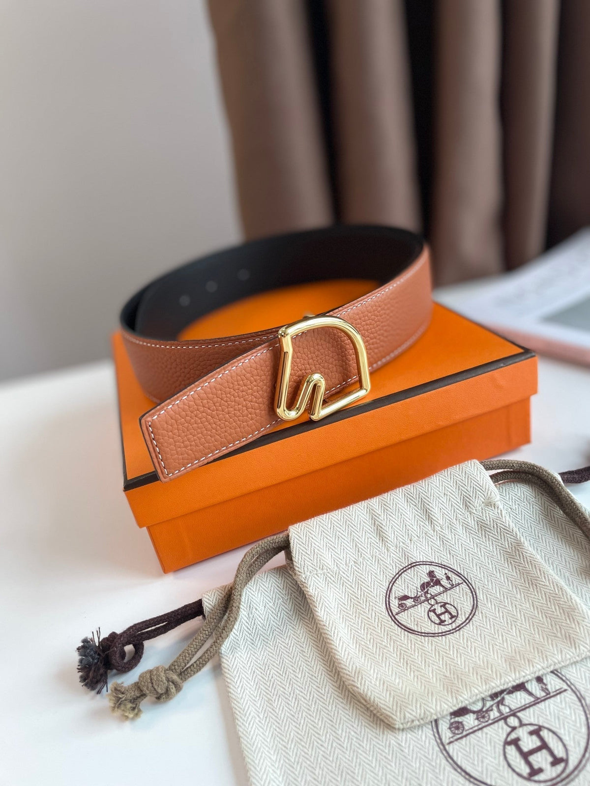 BOUCLE BELT BUCKLE & REVERSIBLE GINGER ORANGE AND BLACK LEATHER STRAP 38MM GOLD HARDWARE