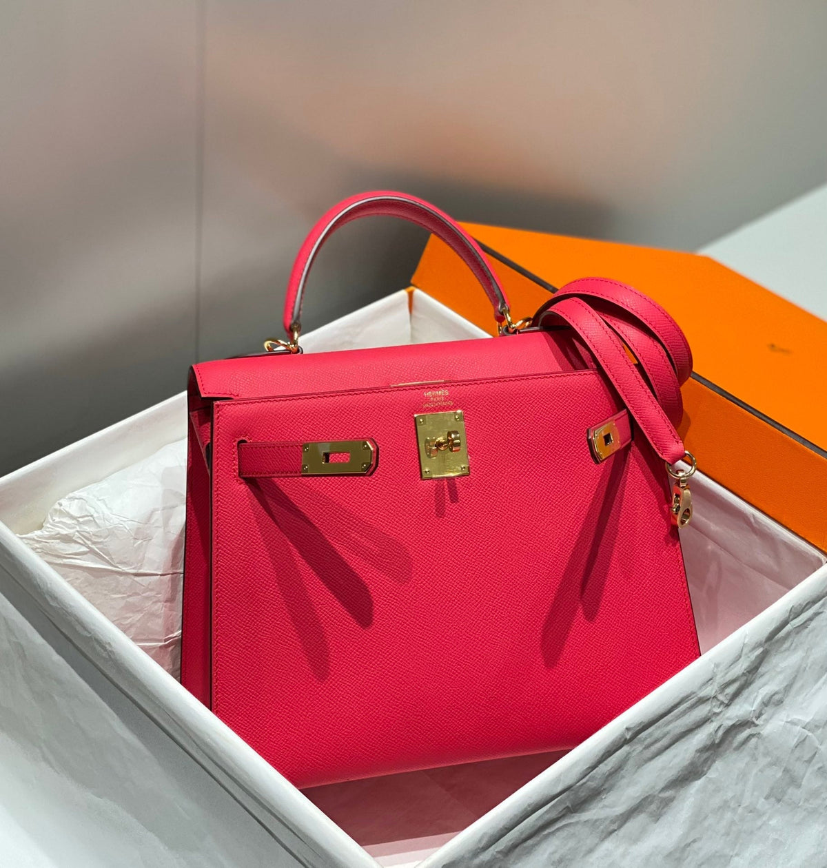 HN 28CM IN ROSE TYRIEN SWIFT CALFSKIN GOLD HARDWARE