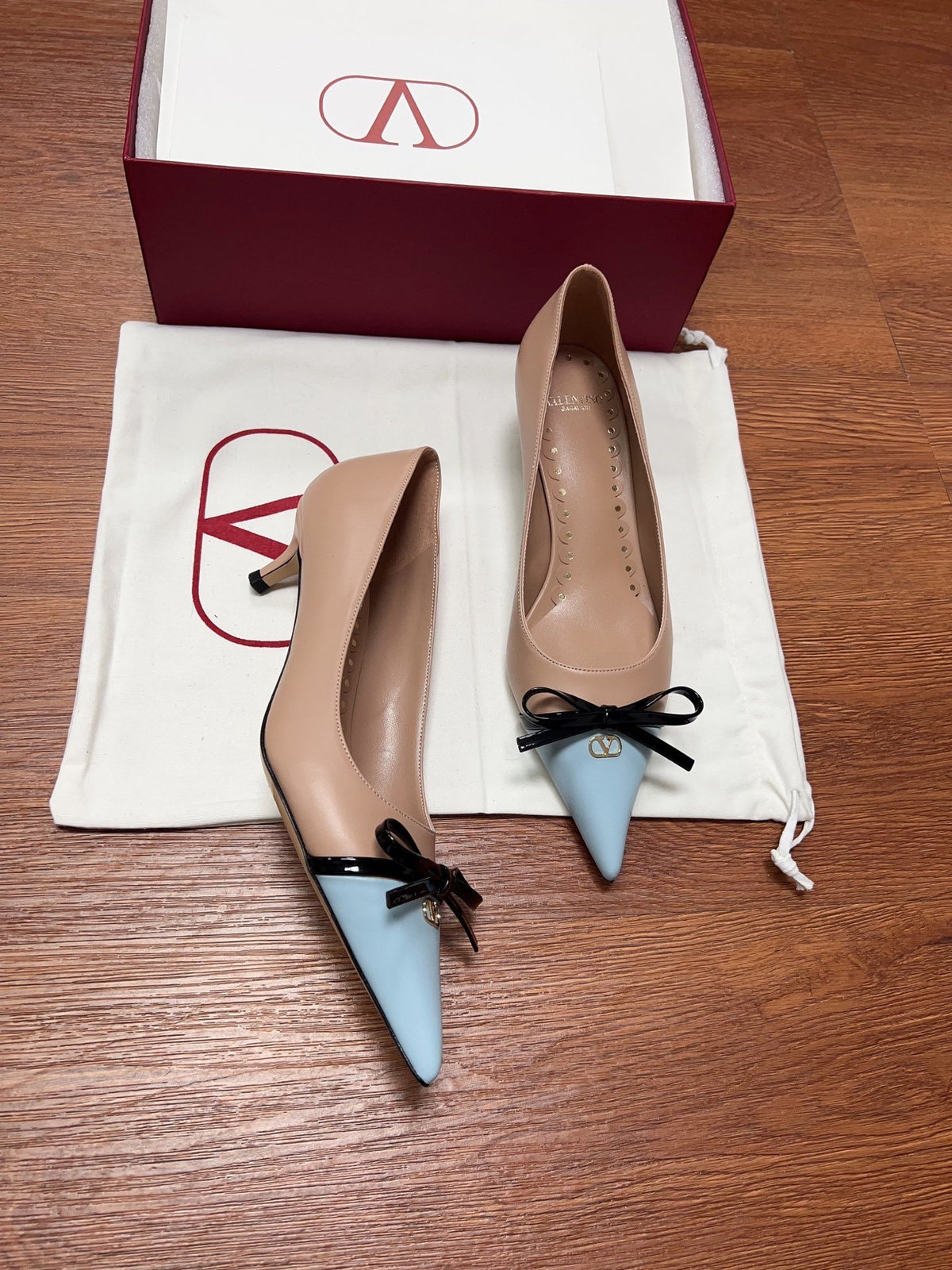 Valentino Women Beige And Light Blue Leather Pumps