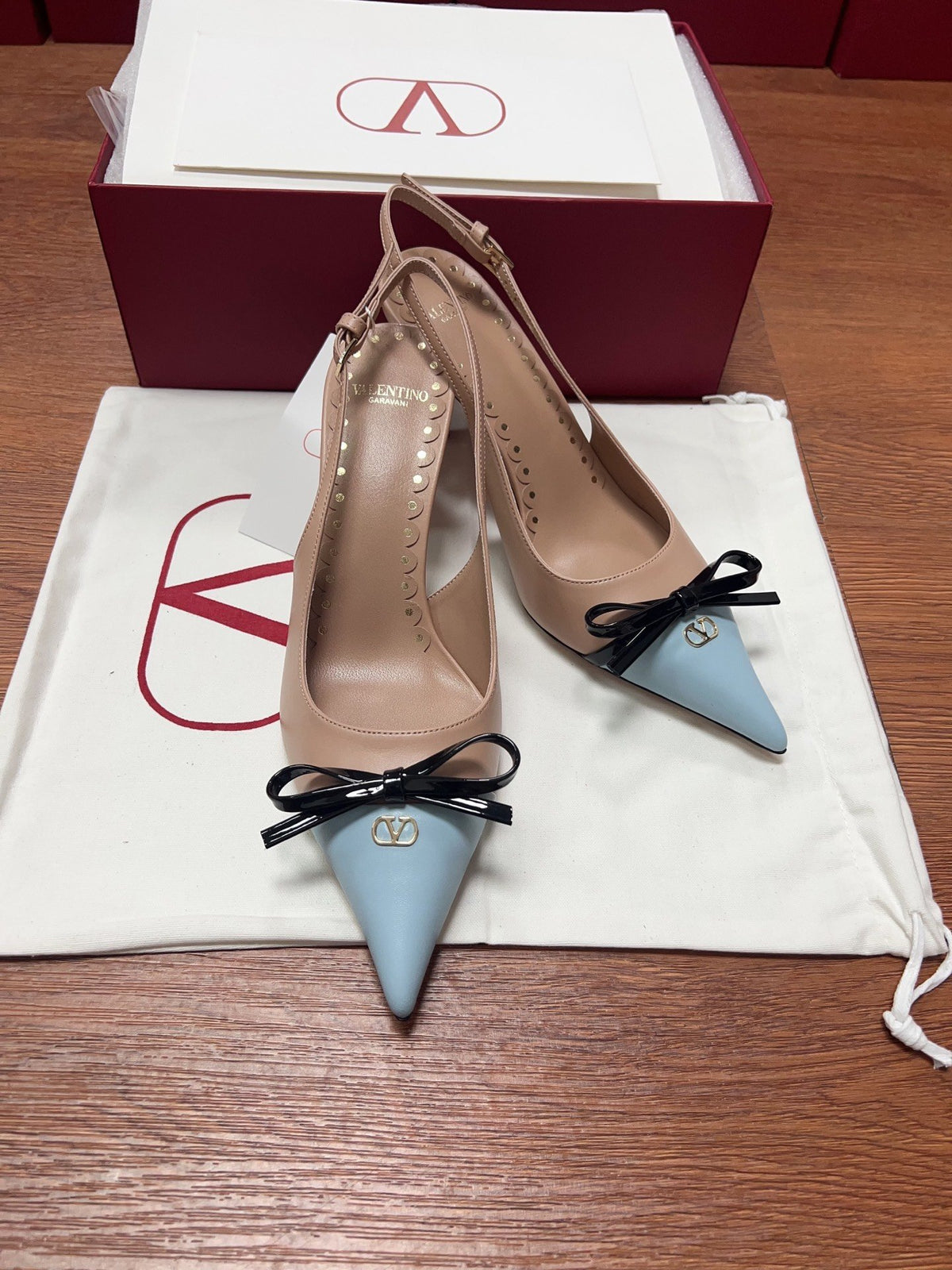 Valentino Women Nude Leather Blue Pointed Heels
