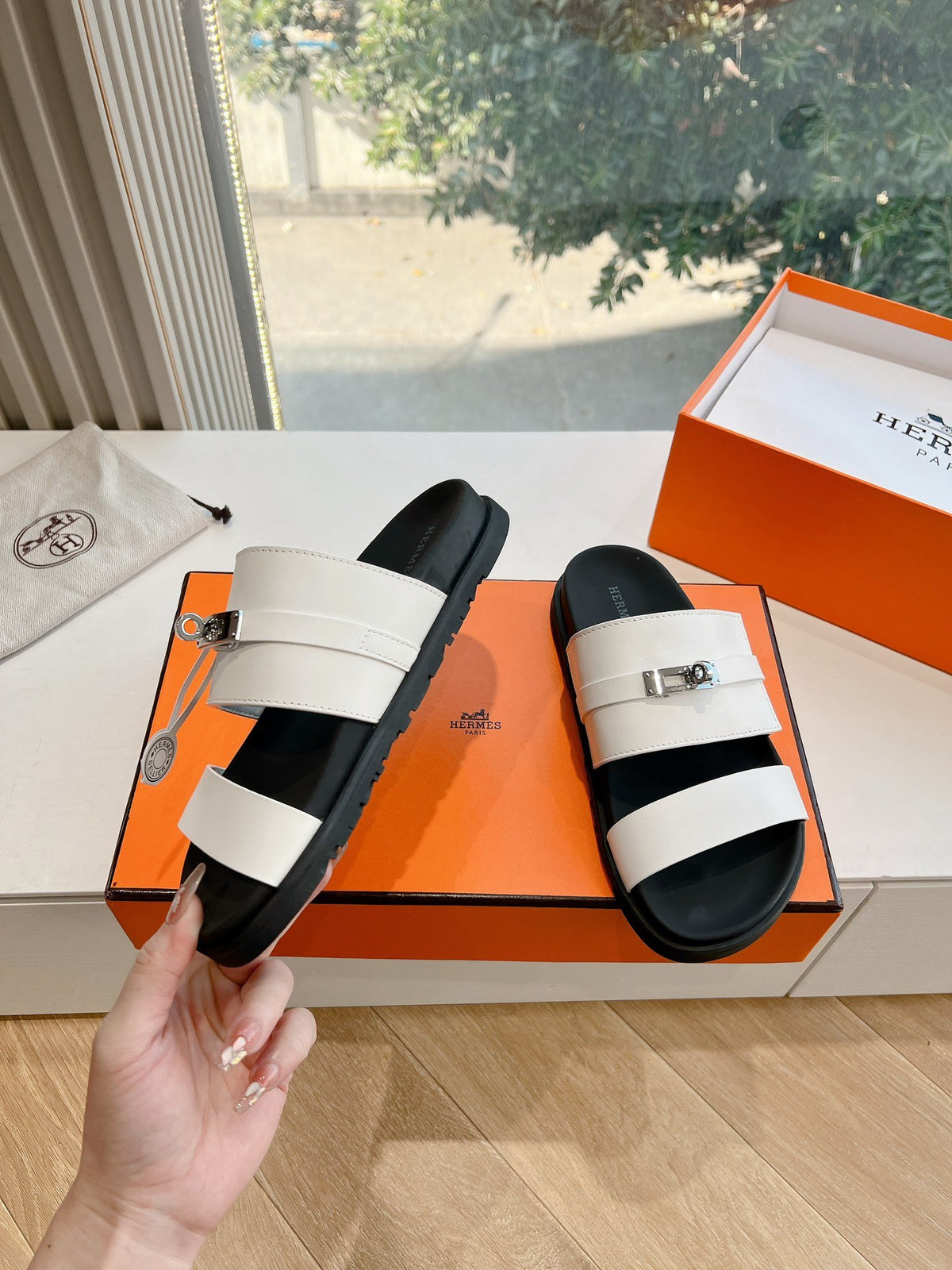 Hermes Women White Leather Straps Flat Sandals
