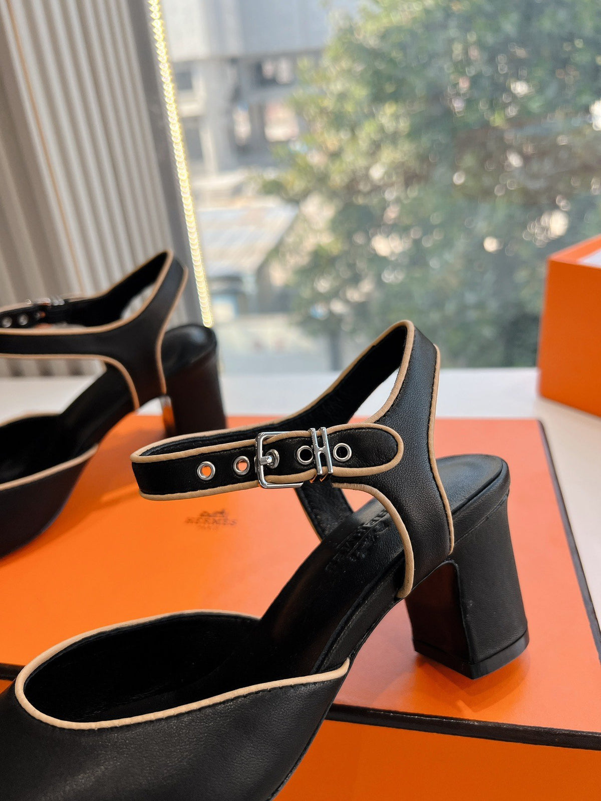 Hermes Women Black Leather Trimmed Heels