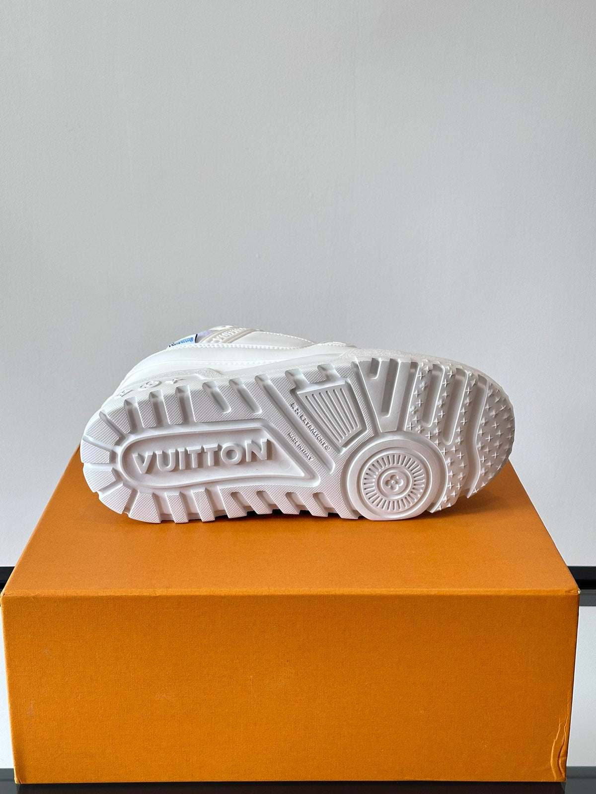 LV Men White Leather Sneakers