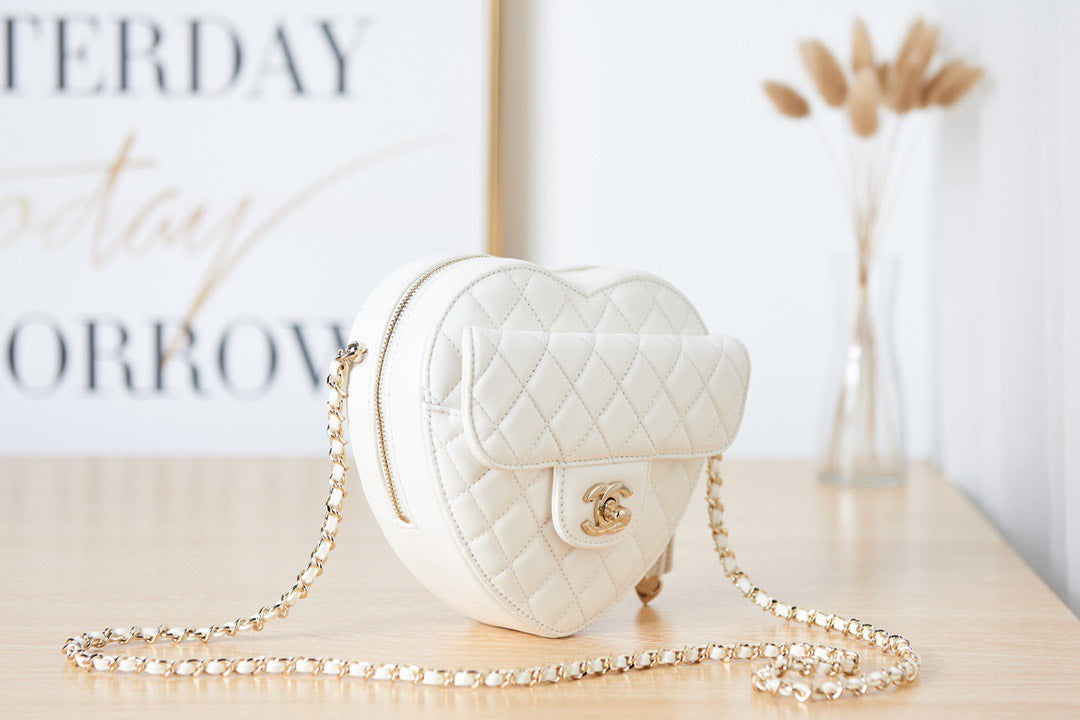 Chanel The One Like Auth Handbags Smooth Leather Heart-Pattern Milk Lock Gold 16.5x18x6.5cm