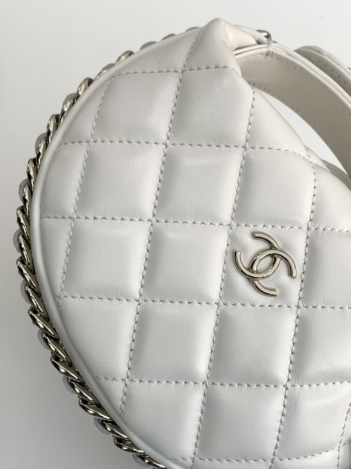 CHANEL 23C white hula hoop clutch