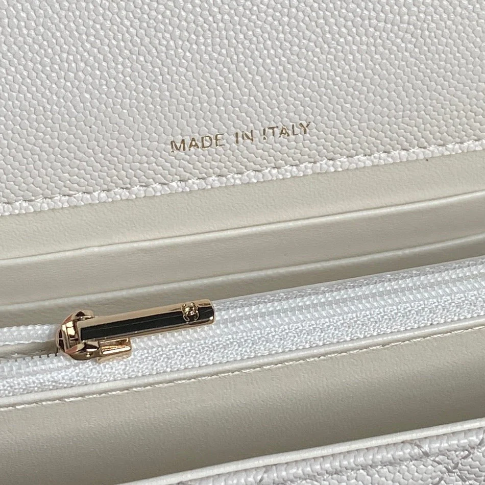 CHANEL 25C FLAP BAG 18 IN WHITE SHINY GRAINED CALFSKIN GOLD HARDWARE