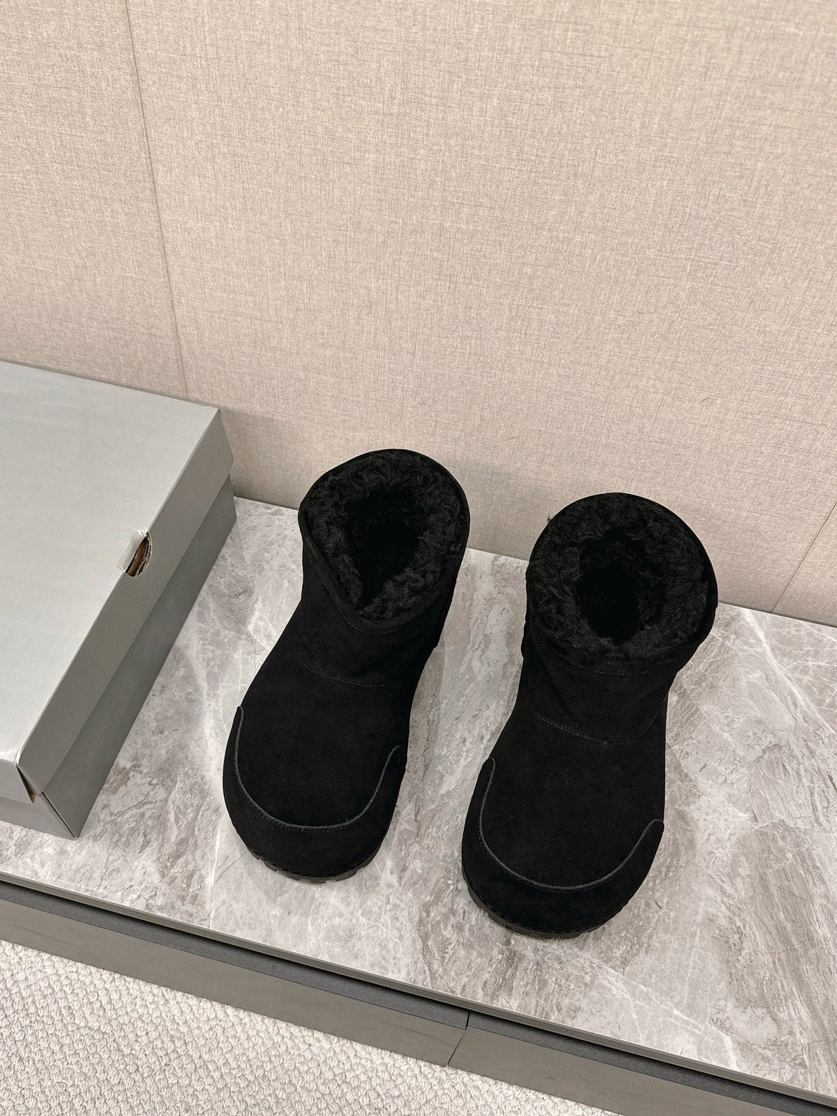 ALASKA BOOTIE IN BLACK SUEDE AND WOOL LINING
