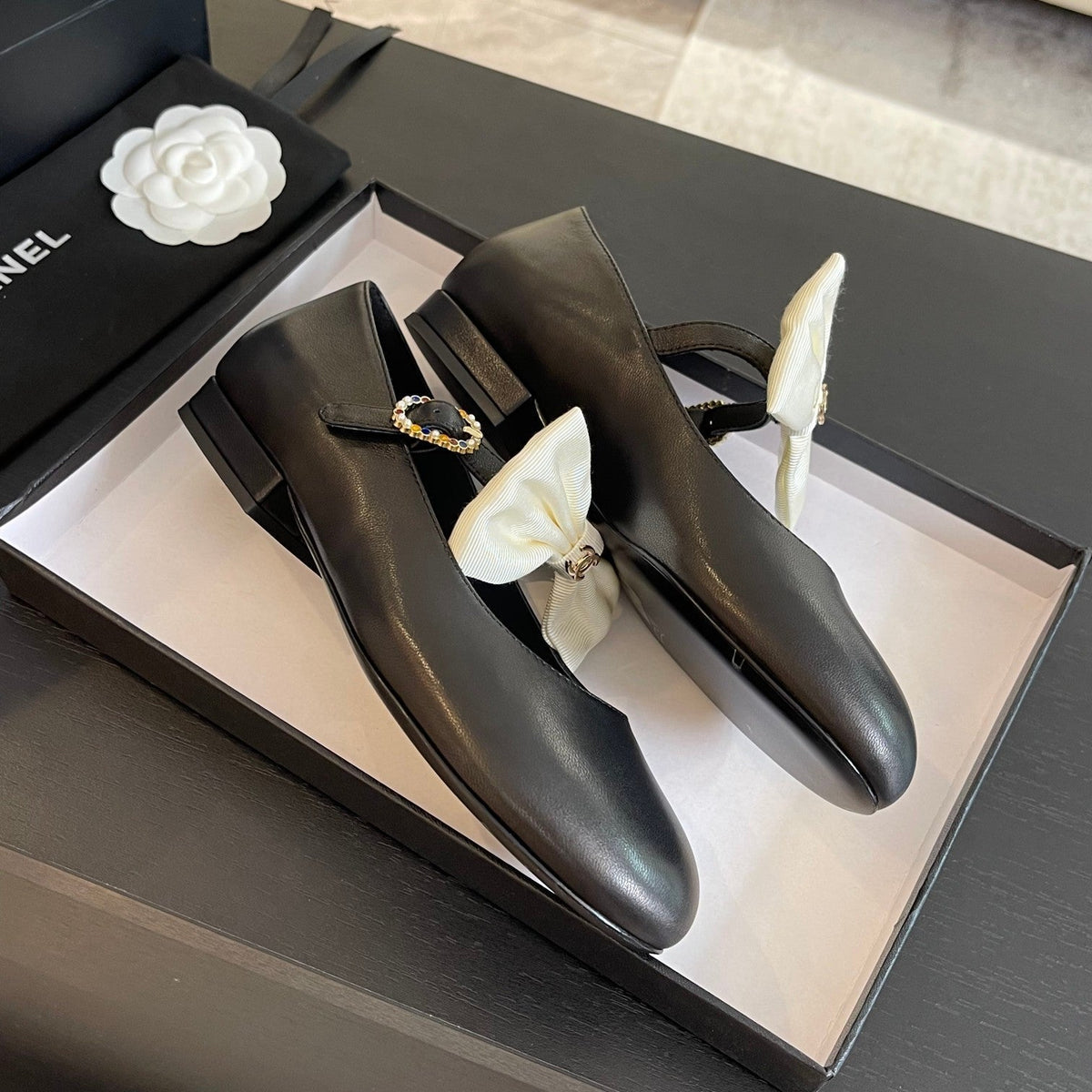 BALLET FLAT BLACK LAMBSKIN WITH WHITE BOW
