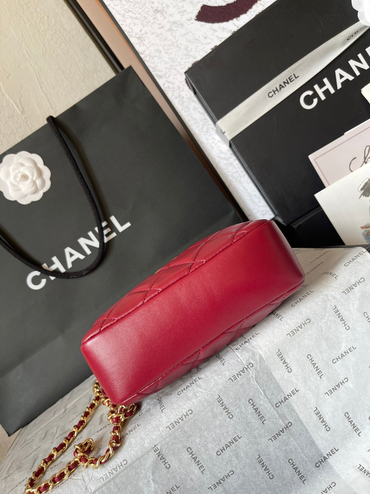 CAMERA BAG 18 IN RED QUILTED LAMBSKIN DOUBLE C GOLD COIN