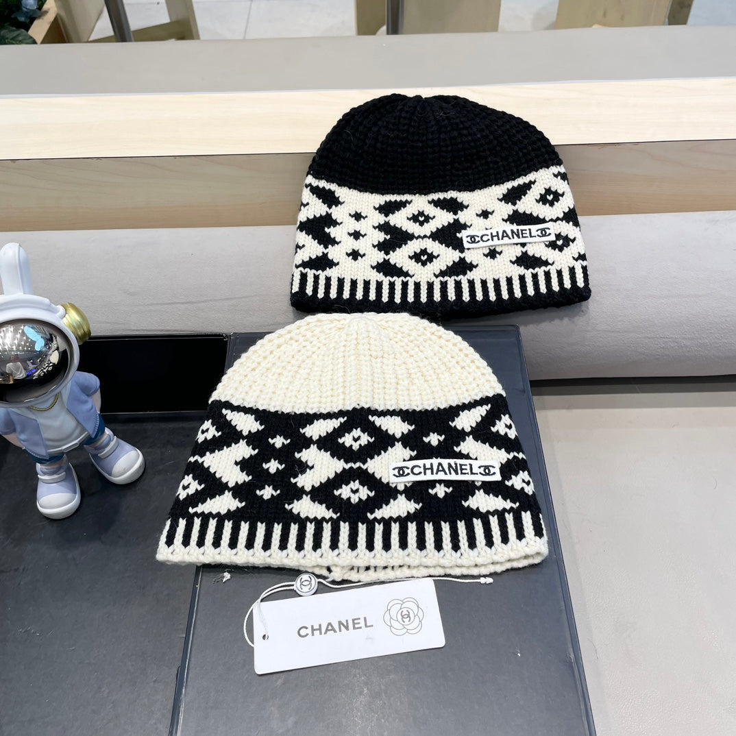 BEANIE HAT IN WHITE MIX BLACK WOOL 431697