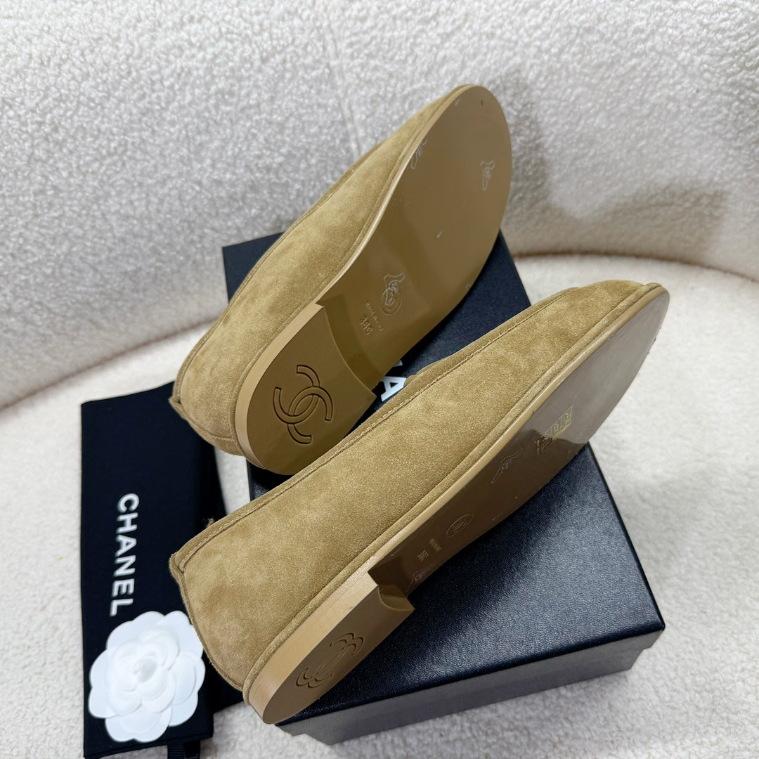 LOAFER IN PEANUT BROWN SUEDE AND WOOL LINING