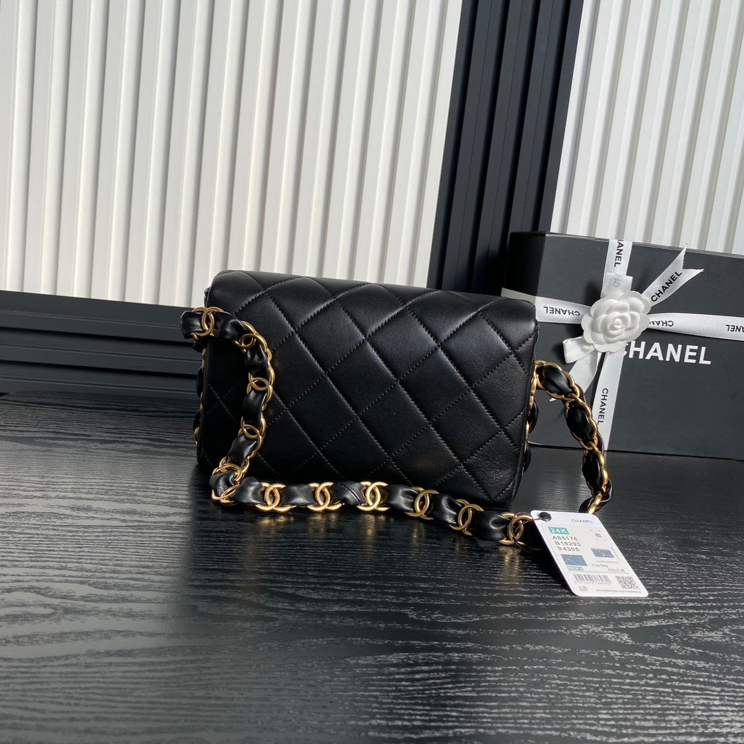 MEDIUM FLAP BAG 26 IN BLACK CALFSKIN GOLD DOUBLE C THICK CHAIN