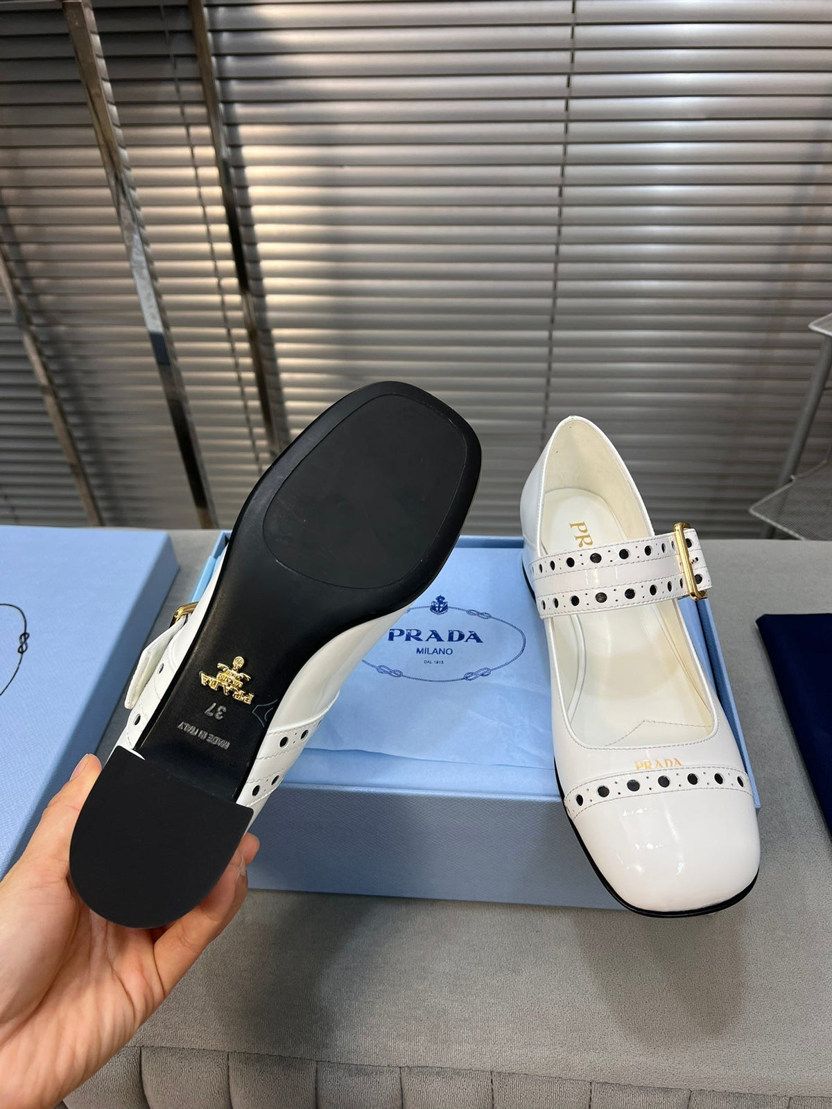 MARY JANE PUMPS IN WHITE GLOSSY CALFSKIN