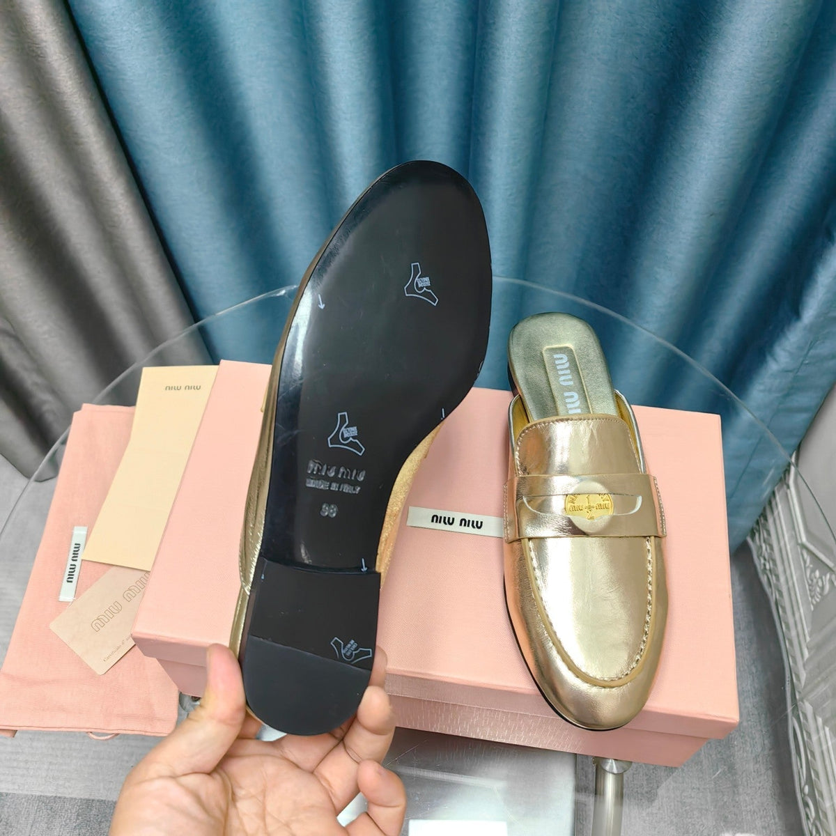 MULES SLIPPERS METALLIC GOLD COWHIDE WITH GOLD COIN