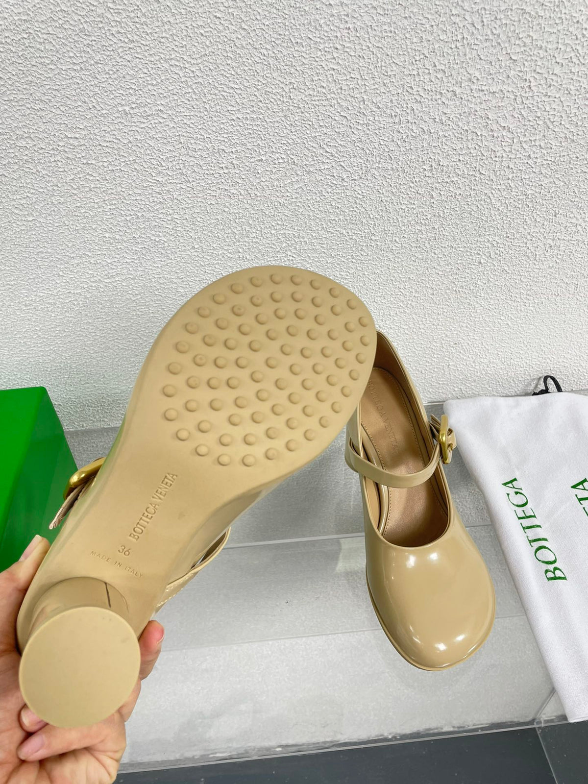 ATOMIC MARY-JANE PUMP 9 CM IN BISQUE BEIGE CALFSKIN