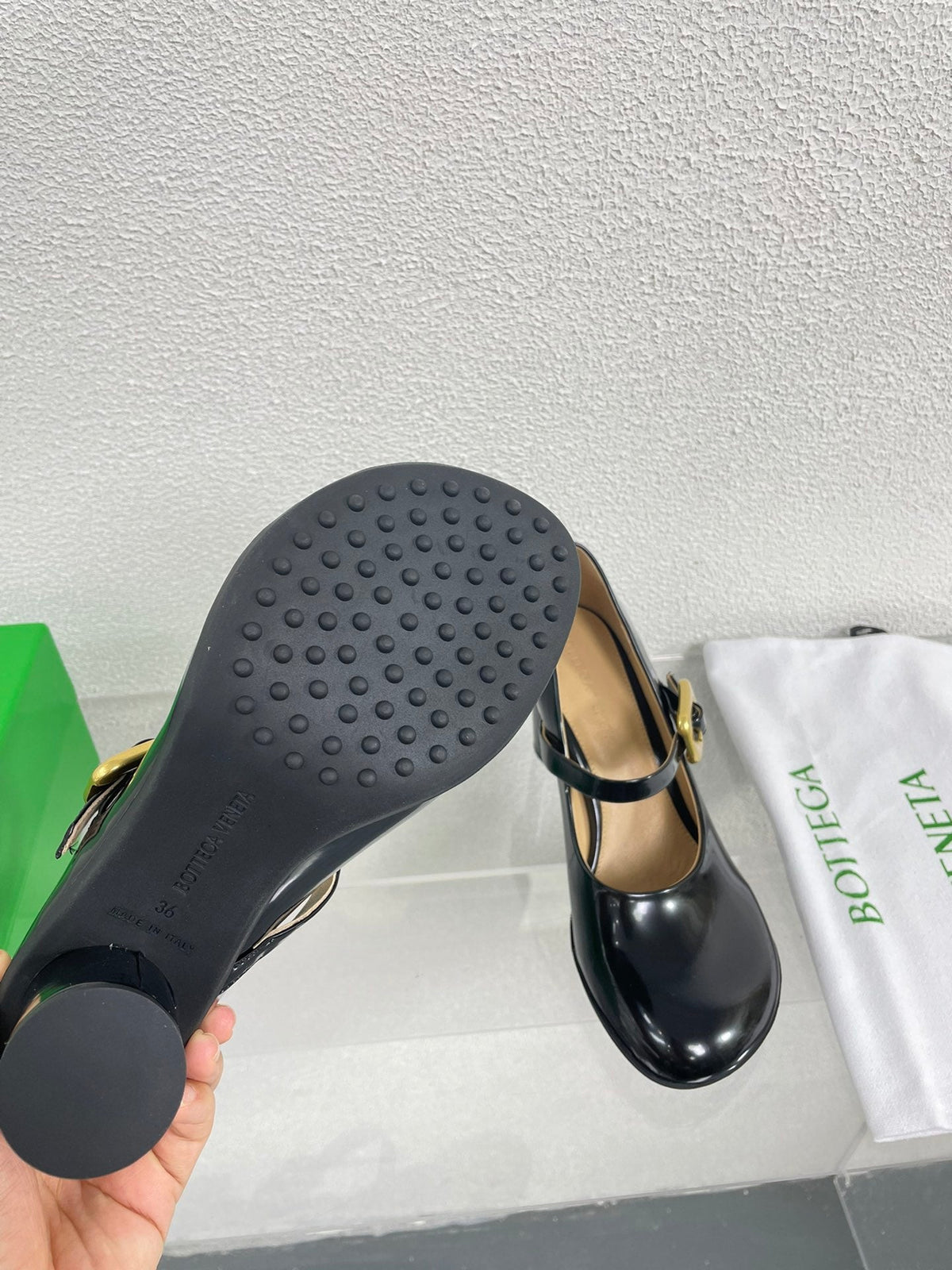 ATOMIC MARY-JANE PUMP 9 CM IN BLACK CALFSKIN