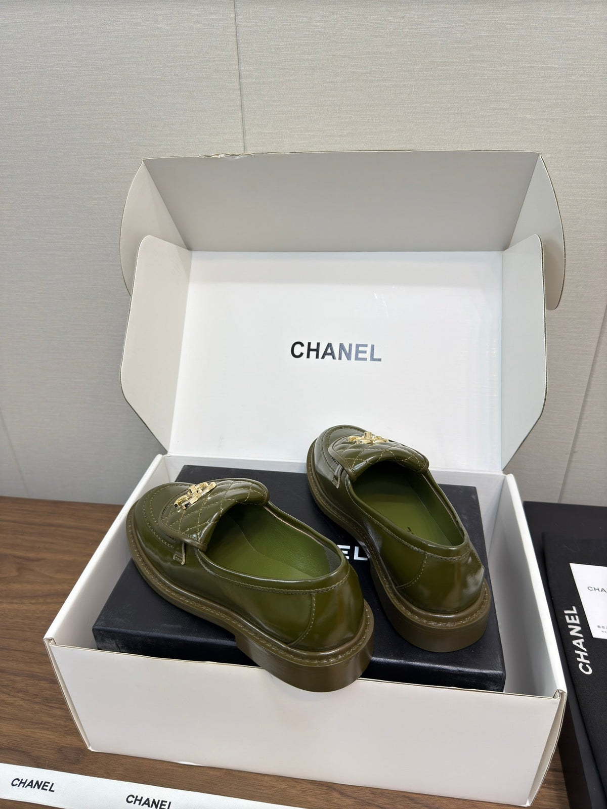 MOCCASIN 2.5 CM IN ARMY GREEN PREMIUM LAMBSKIN