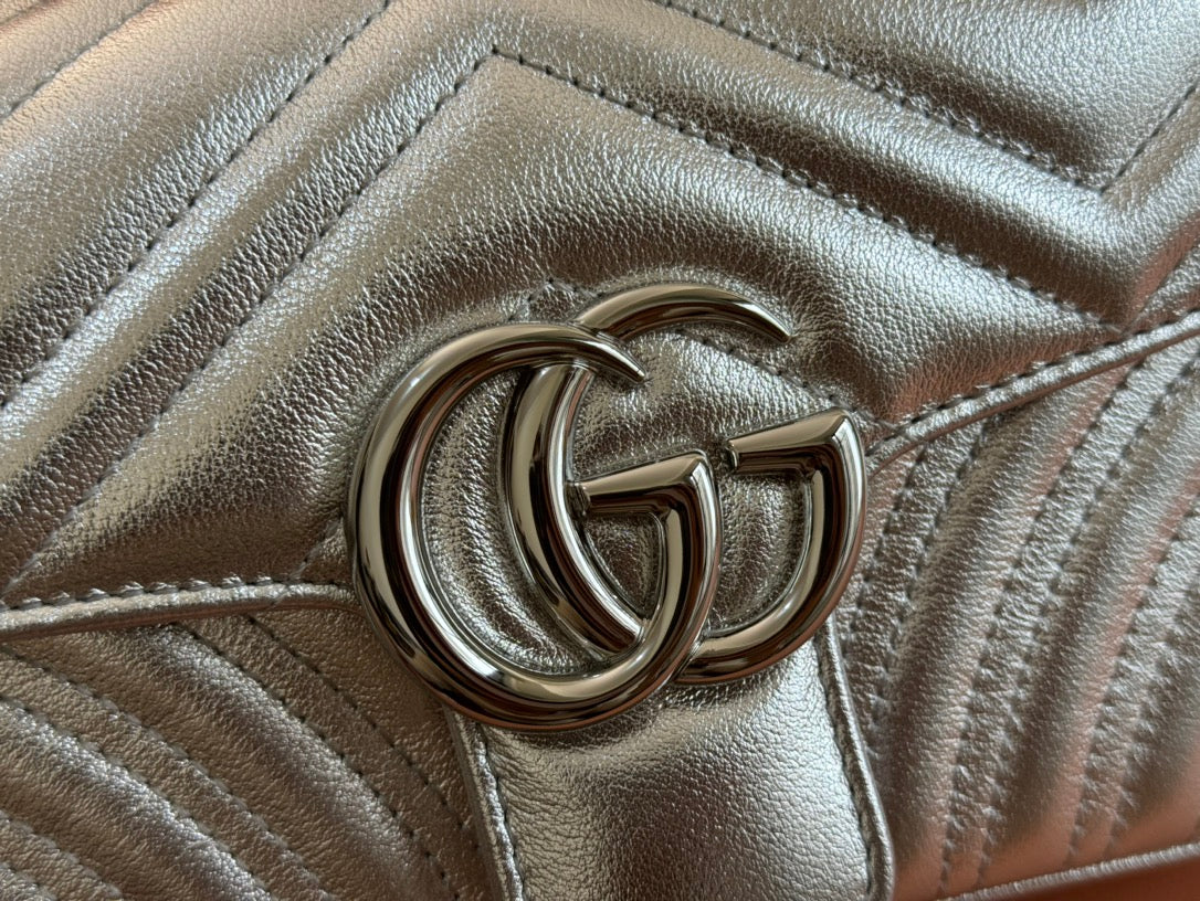 MARMONT MEDIUM SHOUDER BAG 23 IN SILVER PATENT CALFSKIN