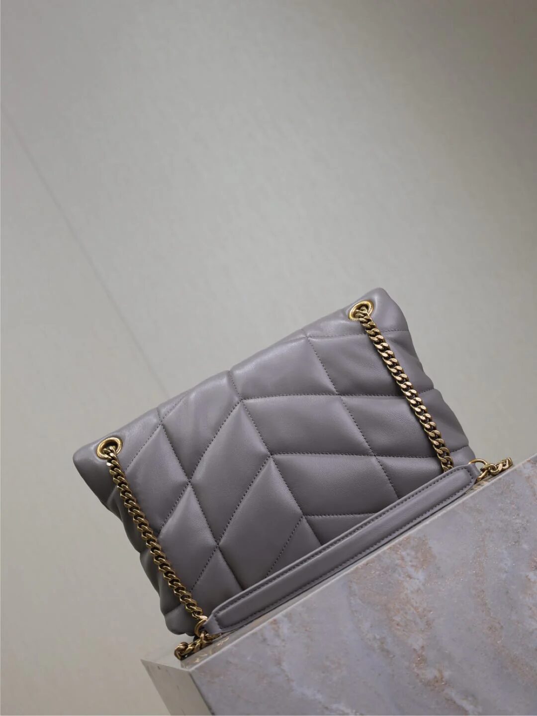 YSL 25S LOULOU PUFFER MEDIUM 29 IN SMOKY LAVENDER