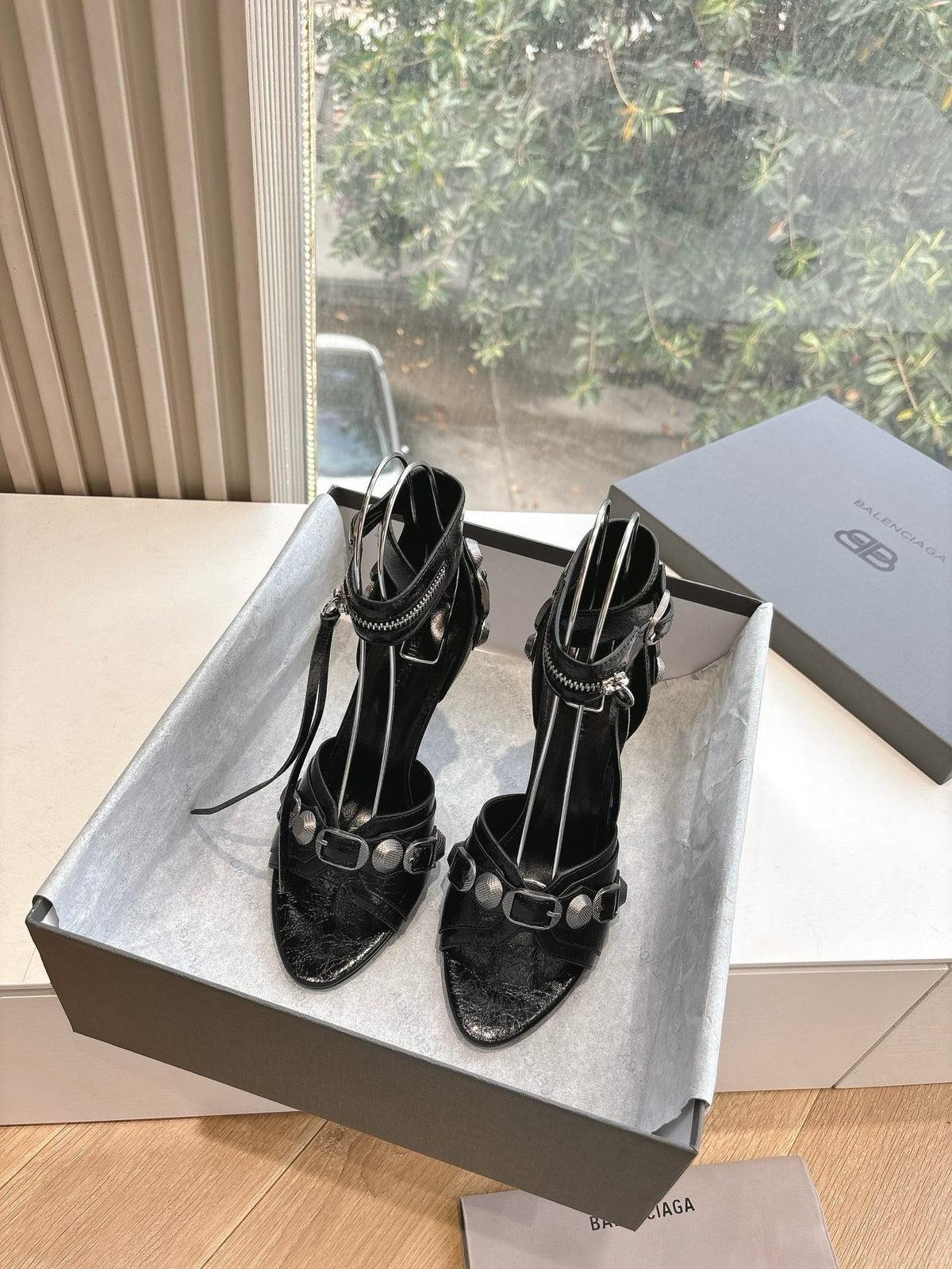 CAGOLE HIGH-HEEL SANDALS IN BLACK LAMBSKIN