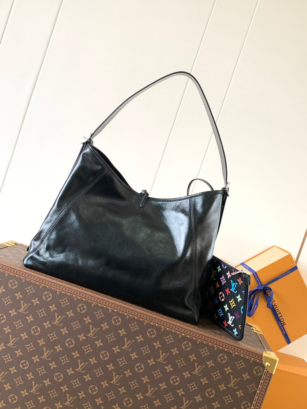 CARRYALL VIBE BAG 39 IN BLACK LAMBSKIN MONOGRAM PATTERN