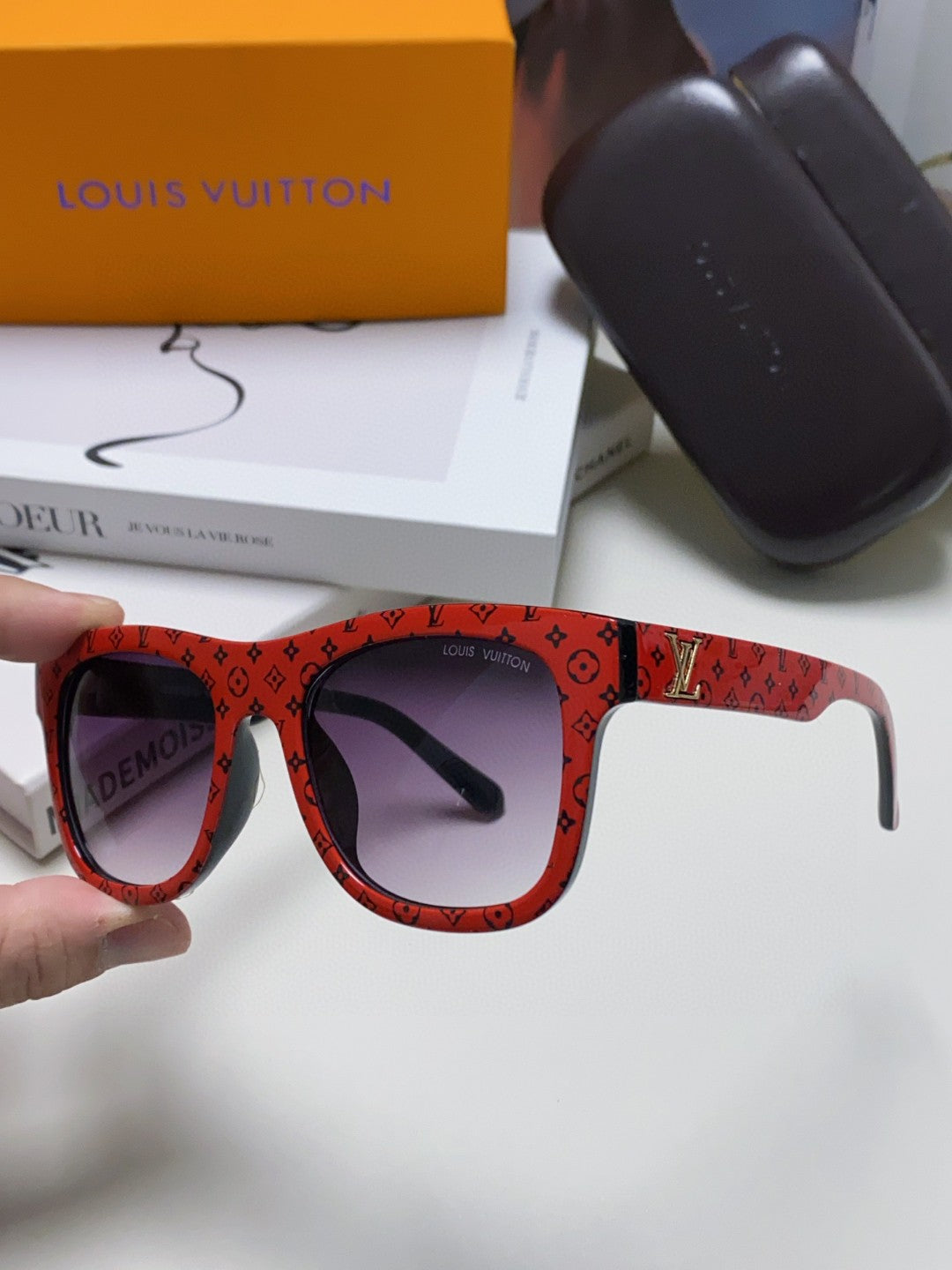 MONOGRAM SUNGLASS 581385 IN RED ACETATE FRAME