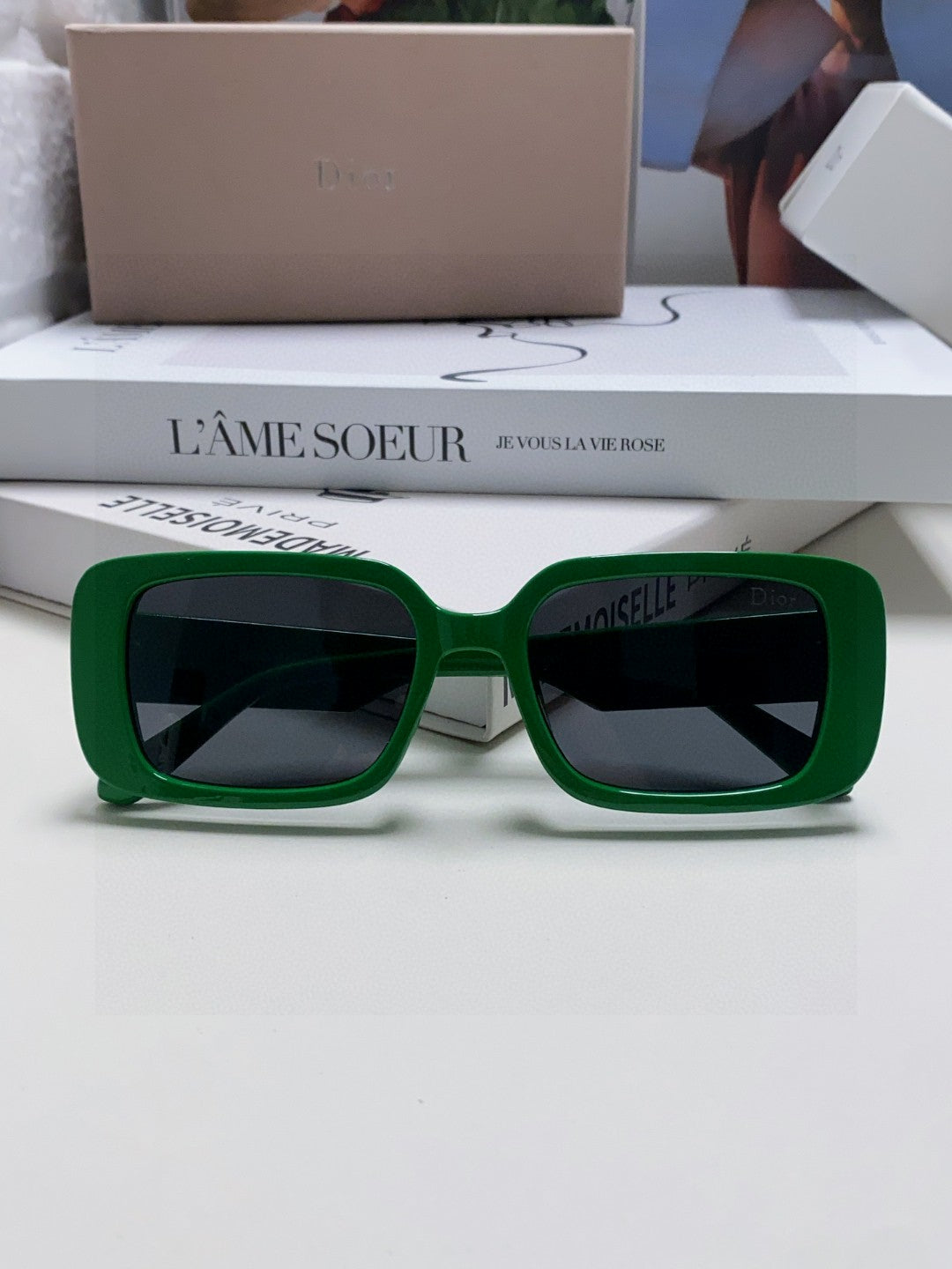 MONTAIGNE SUNGLASS 571594 IN GREEN ACETATE TEXT LOGO
