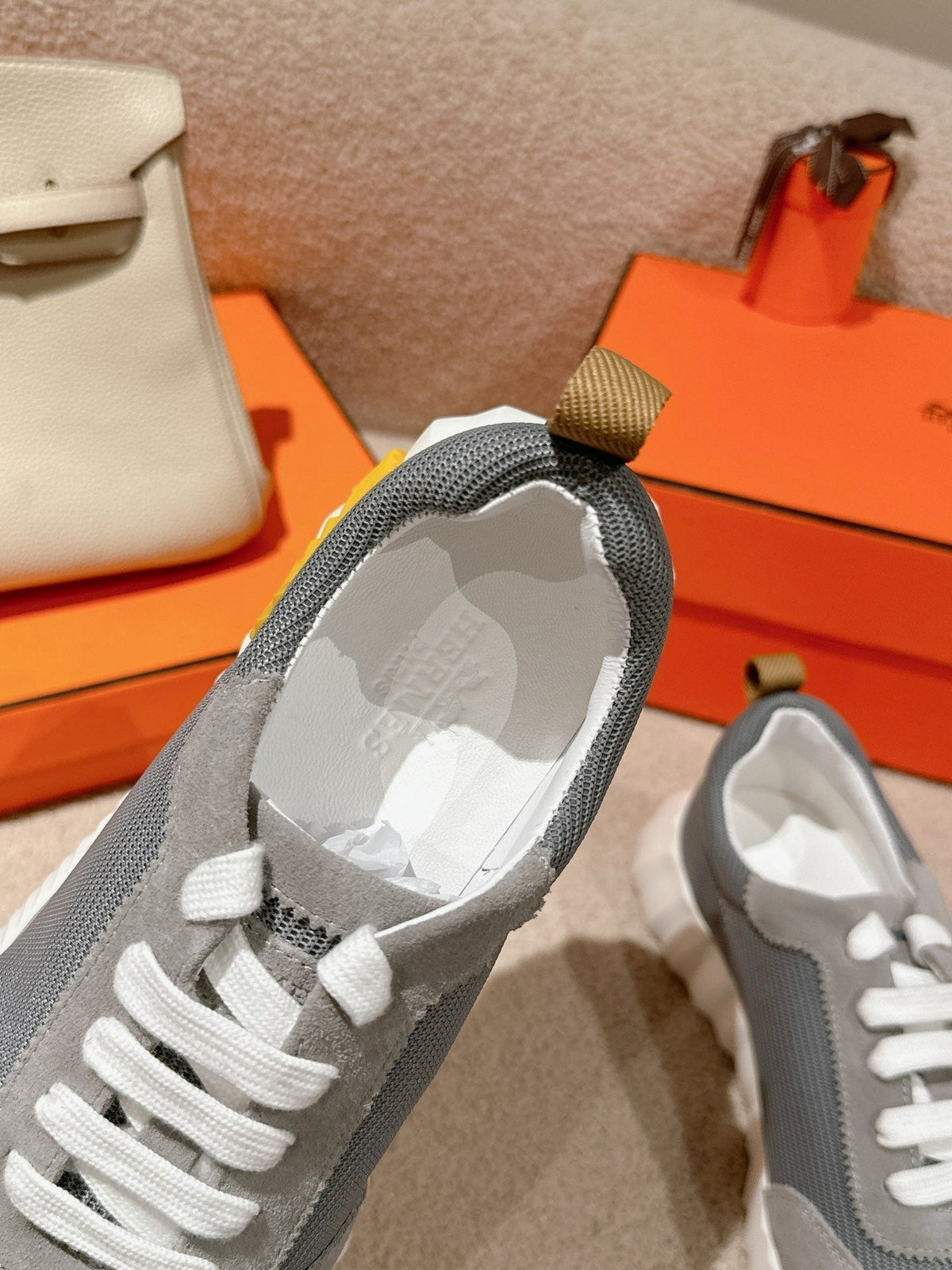 MAINLAND SNEAKER IN ASH GRAY SUEDE AND SHARK GRAY BREATHABLE MESH FABRIC 959350