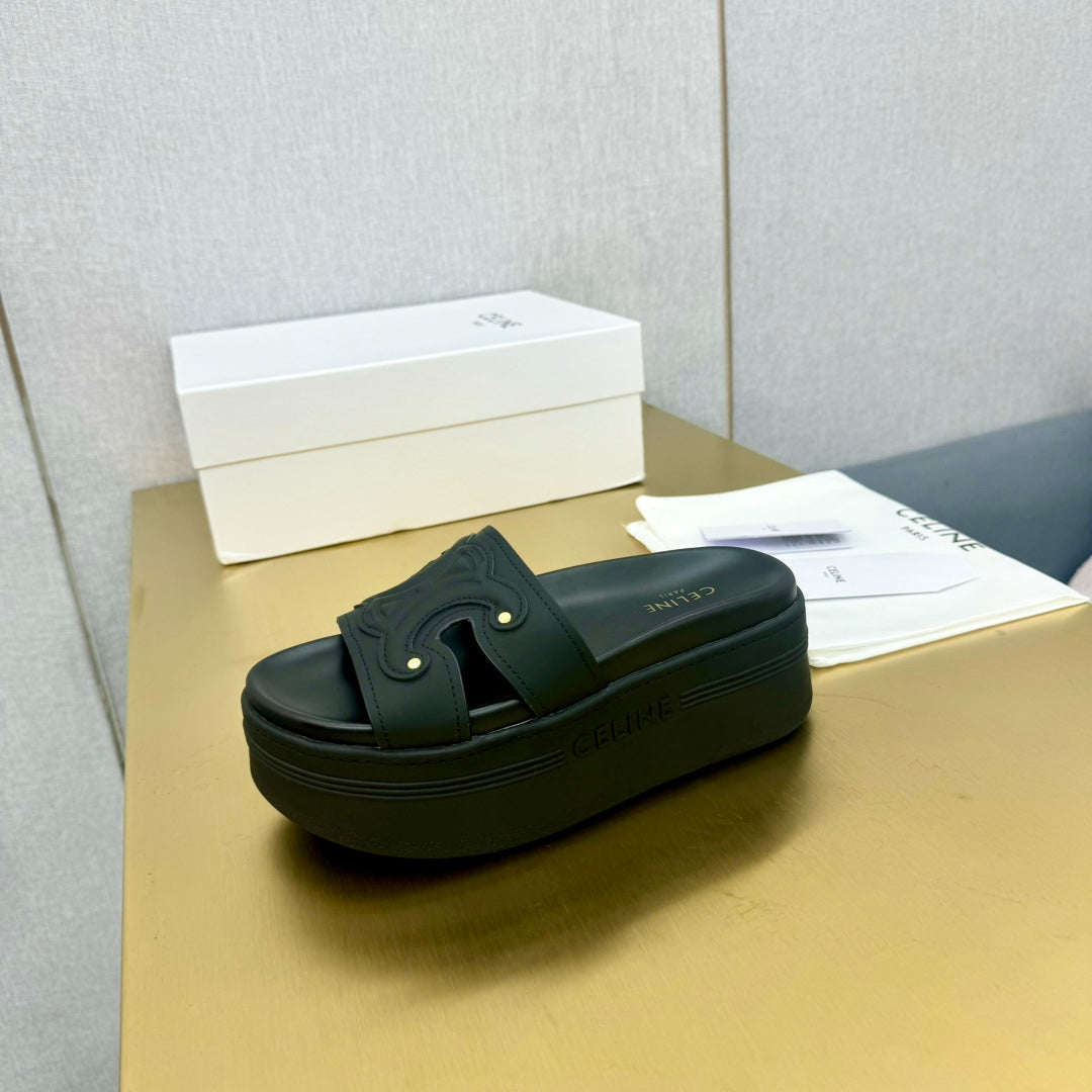 BLOCK SLIDES WITH TRIOMPHE IN BLACK SMOOTH CALFSKIN