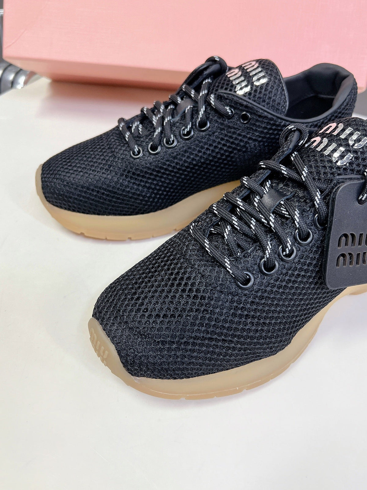 BASIC SNEAKERS IN BLACK MESH