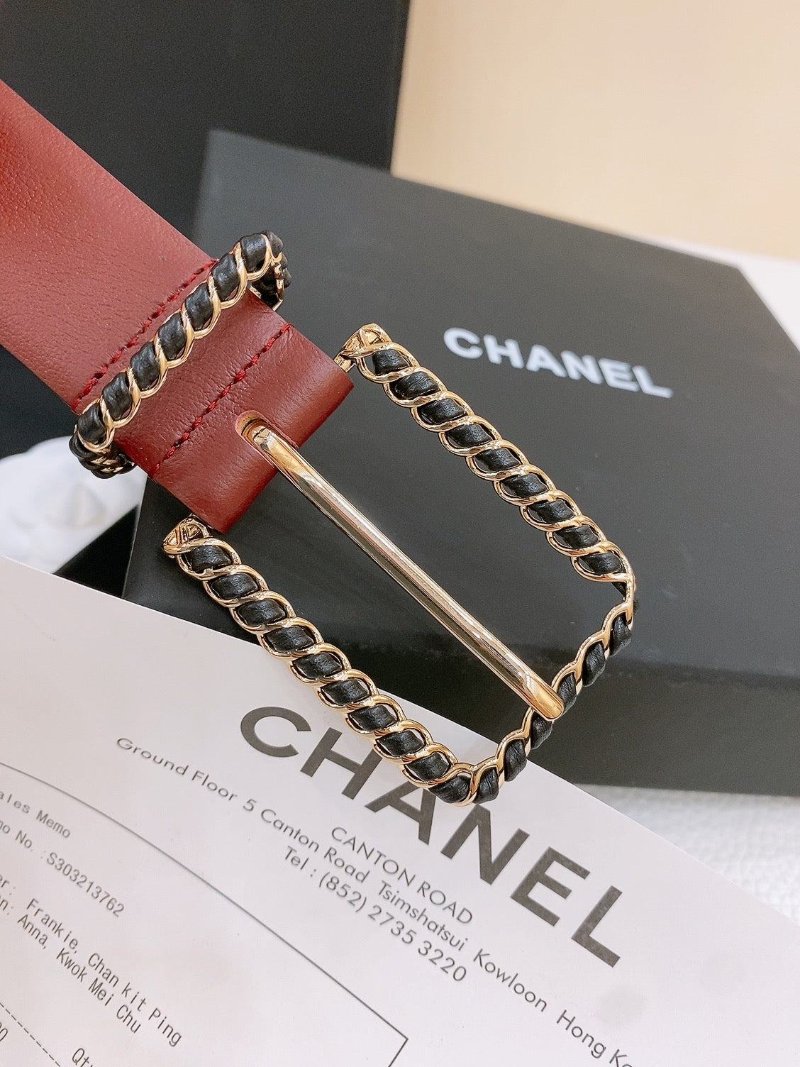 BELT 30MM IN BLACK AND RED CALFSKIN WITH INTERWOVEN GOLD CHAIN BUCKLE