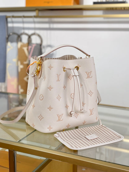 Louis Vuitton NéoNoé MM bucket bag