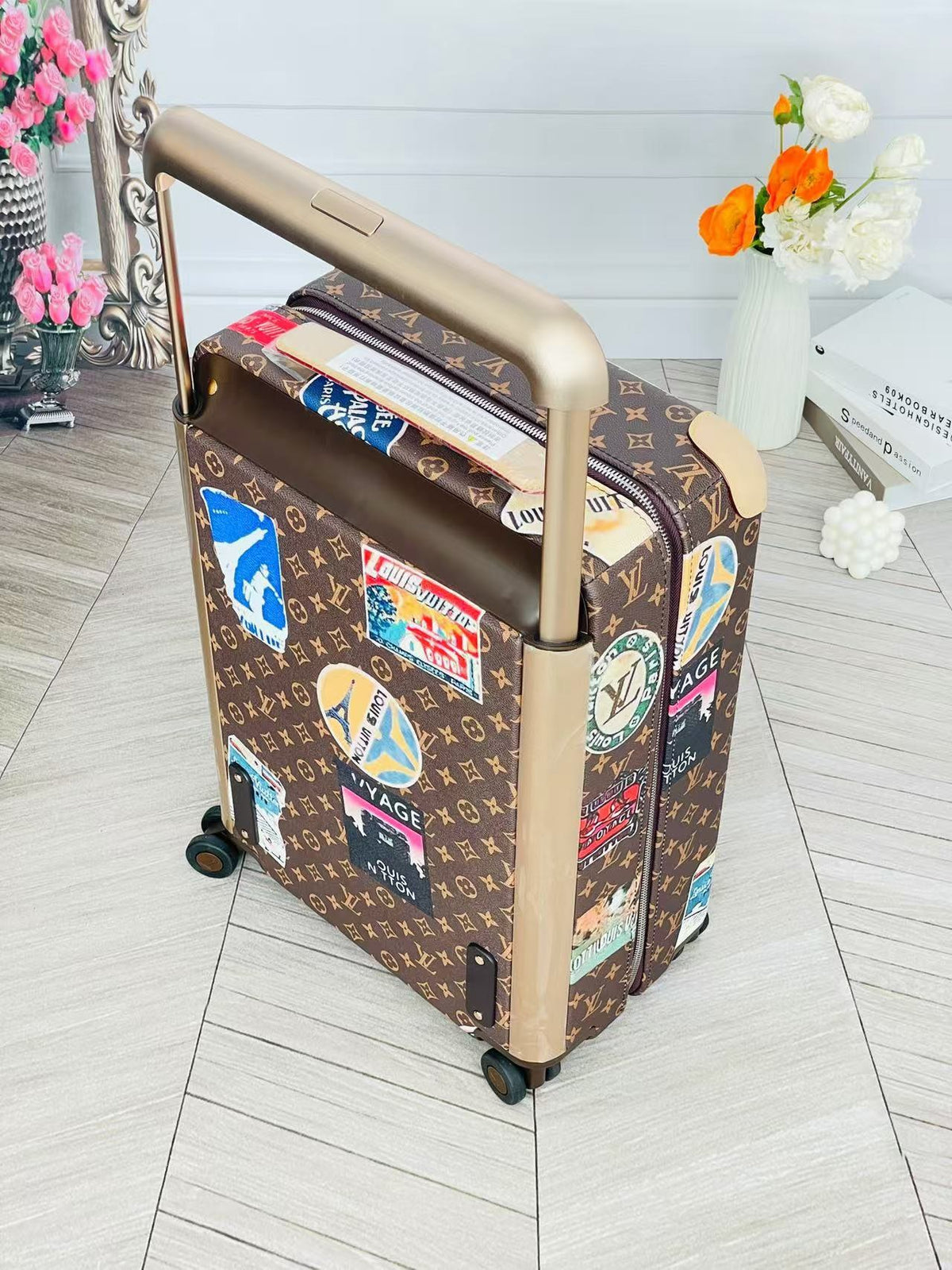 Louis Vuitton Horizon 55 suitcase in Monogram Canvas
