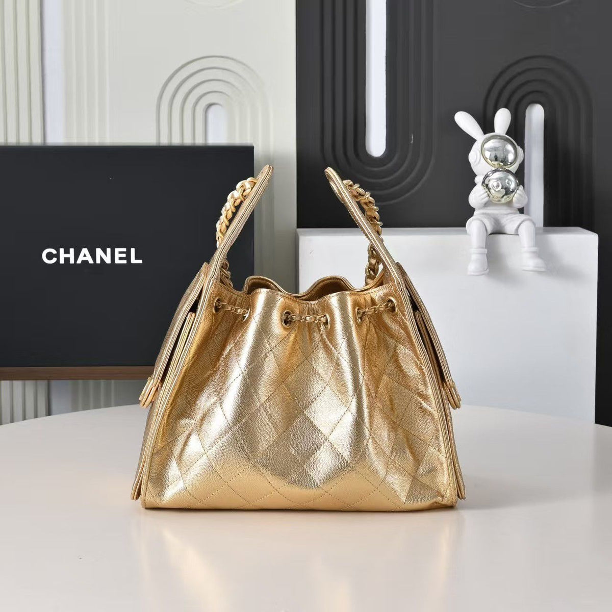 Chanel 25 Small Gold, Gold hardware
