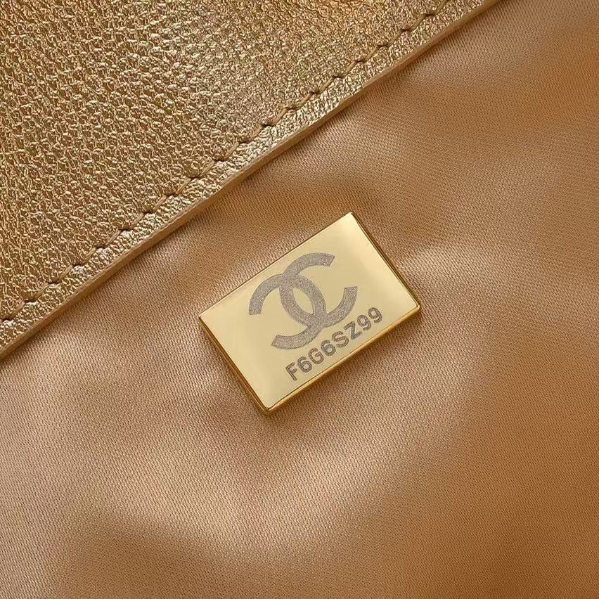 Chanel 25 Small Gold, Gold hardware