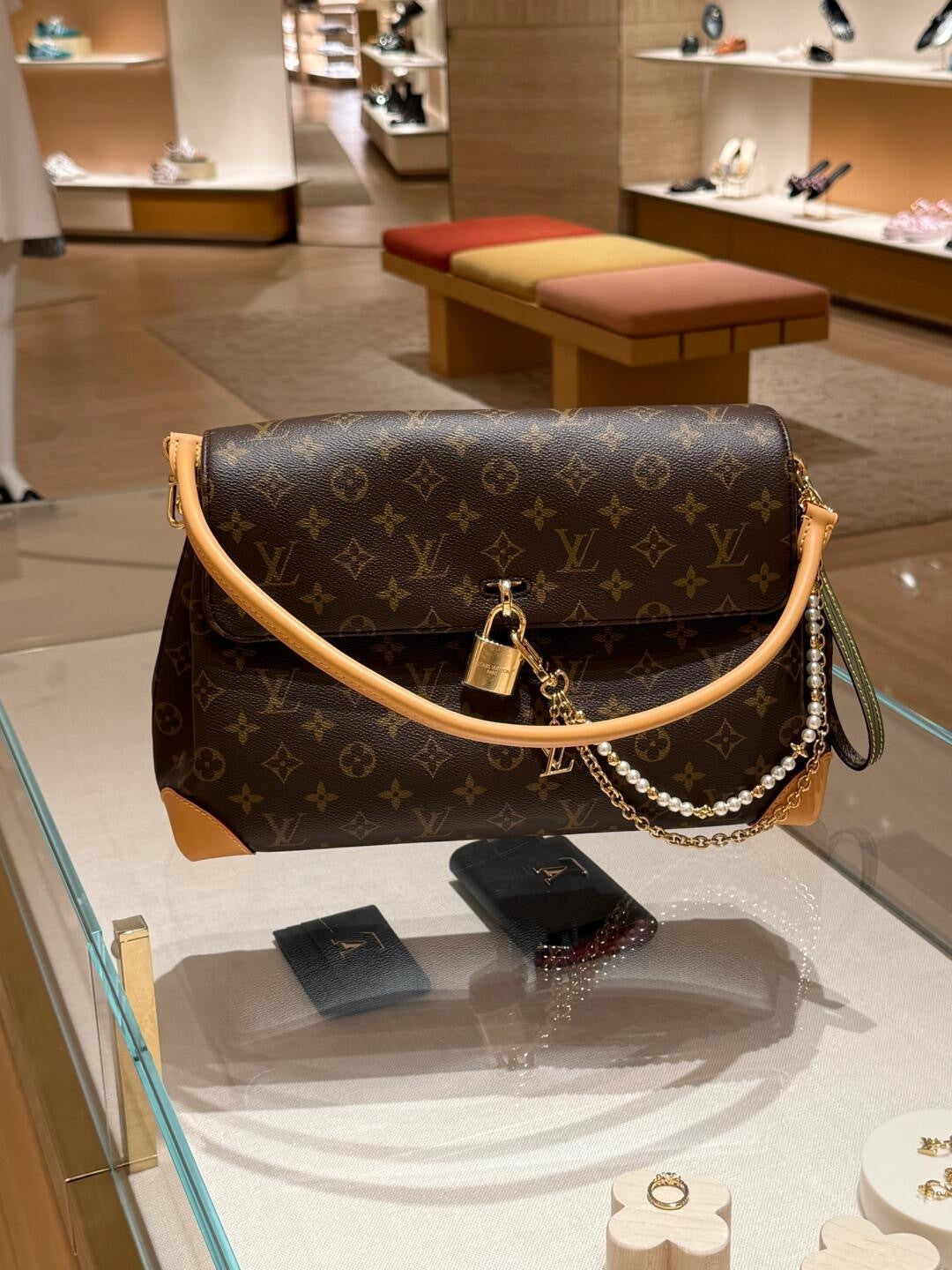 Louis Vuitton Hide Away MM bag in Monogram canvas
