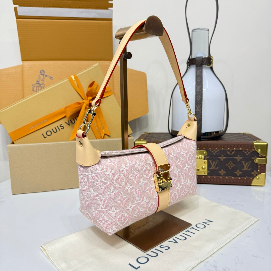 Louis Vuitton Pochette Pink Monogram Emblème
