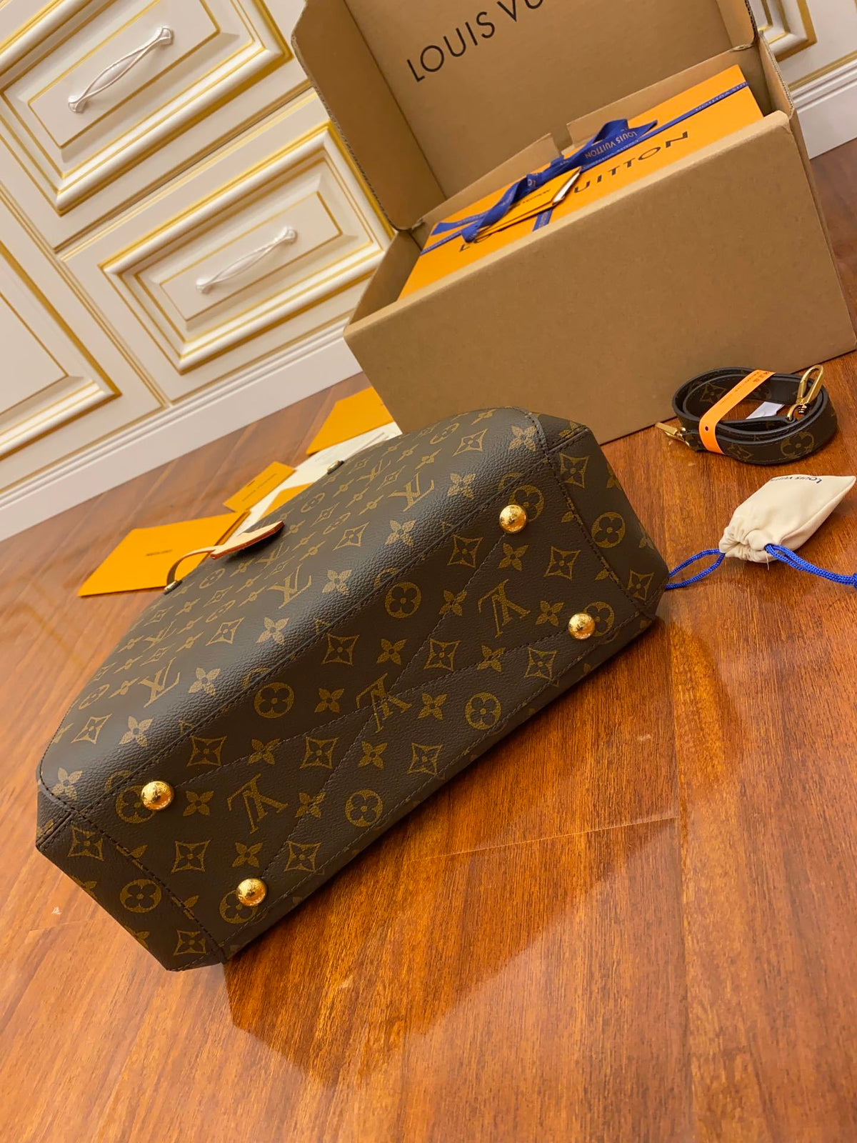 Louis Vuitton Monogram Canvas Montaigne MM Bag