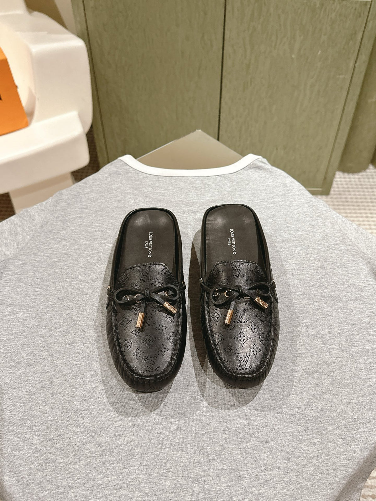 LV Women Black Leather Mules