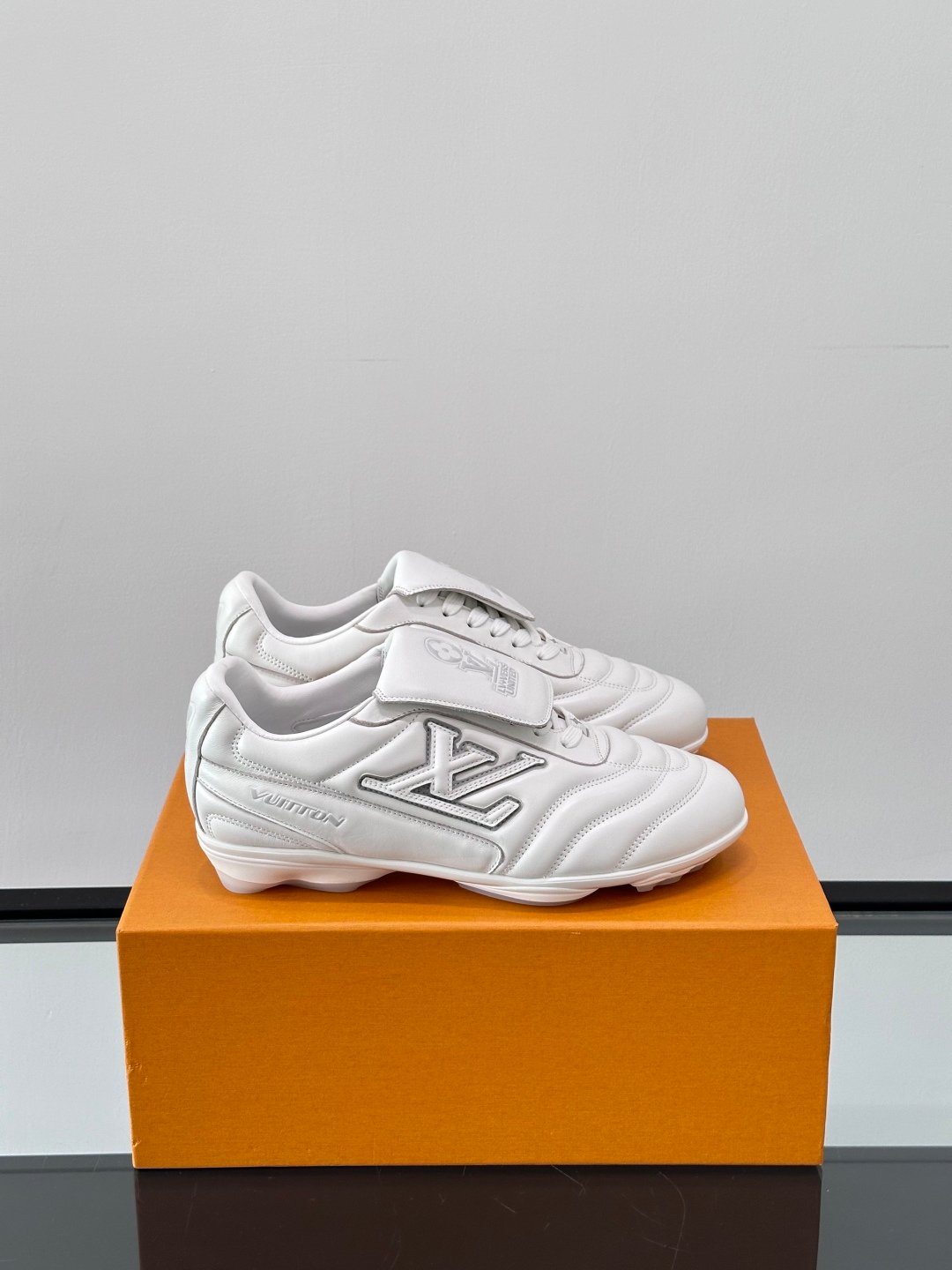 LV Men White Leather Sneakers