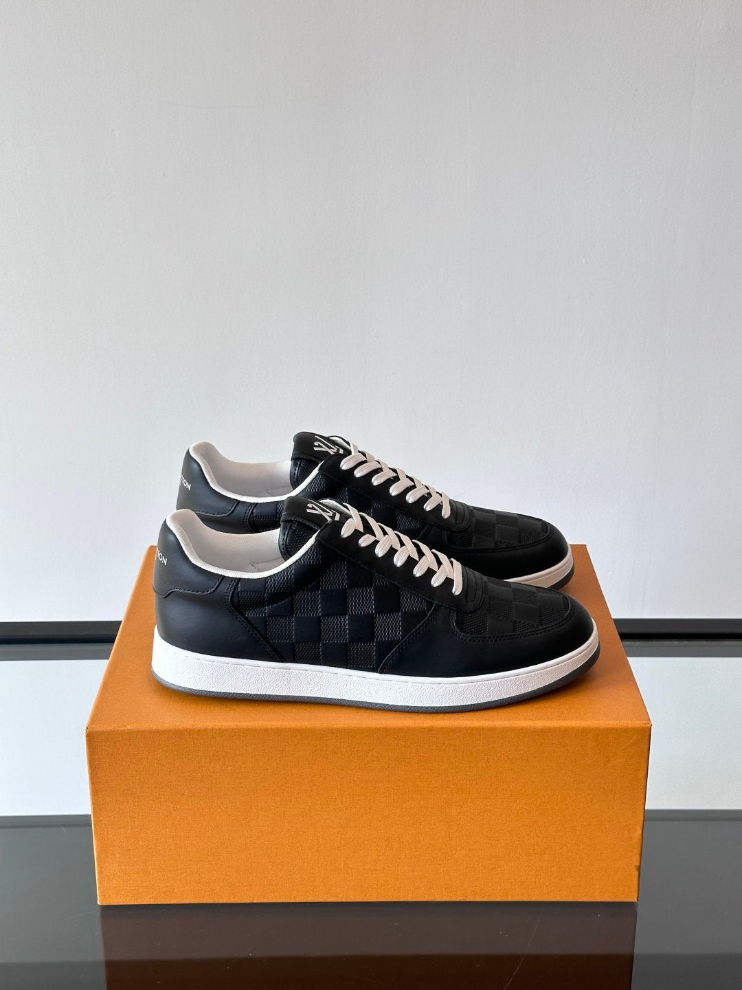 LV Men Black Leather Checkerboard Sneakers