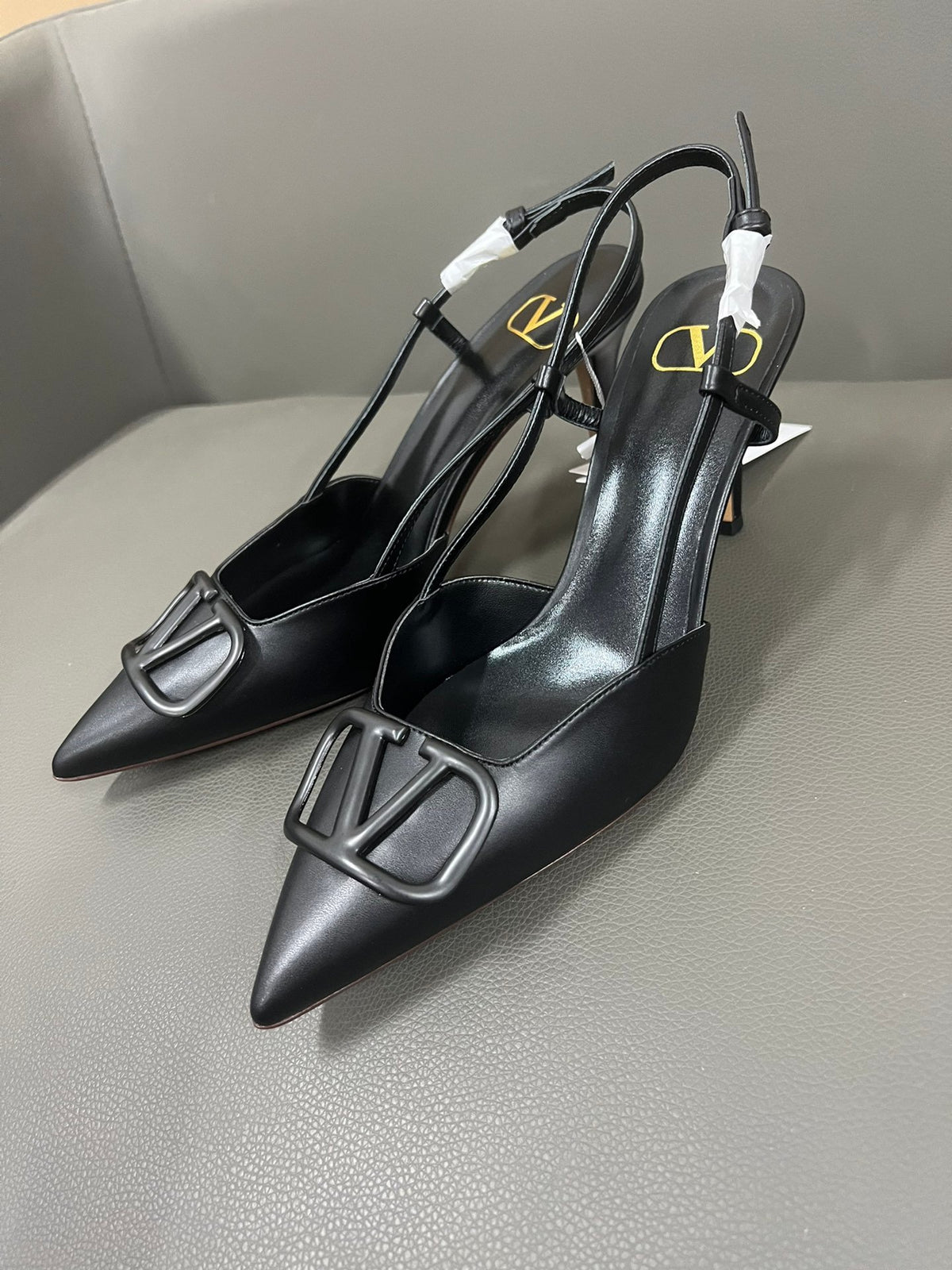Valentino Women Black Leather Pointed Slingback Pumps