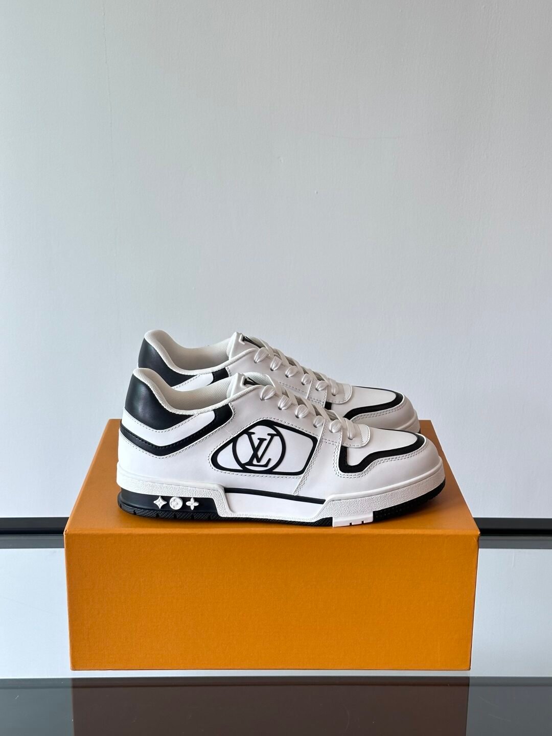 LV Men White Black Leather Sneakers