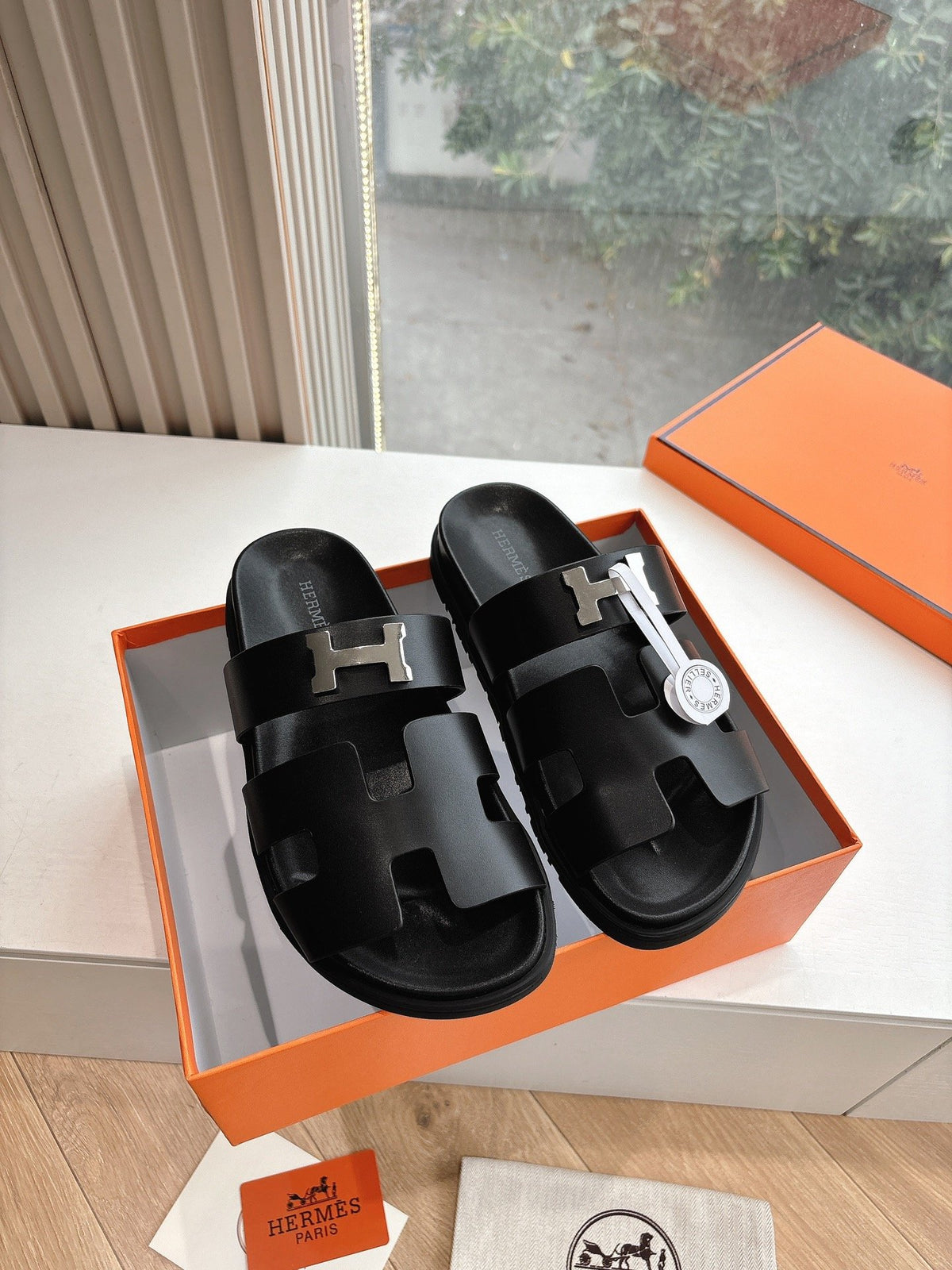 Hermes Women Black Leather Sandals