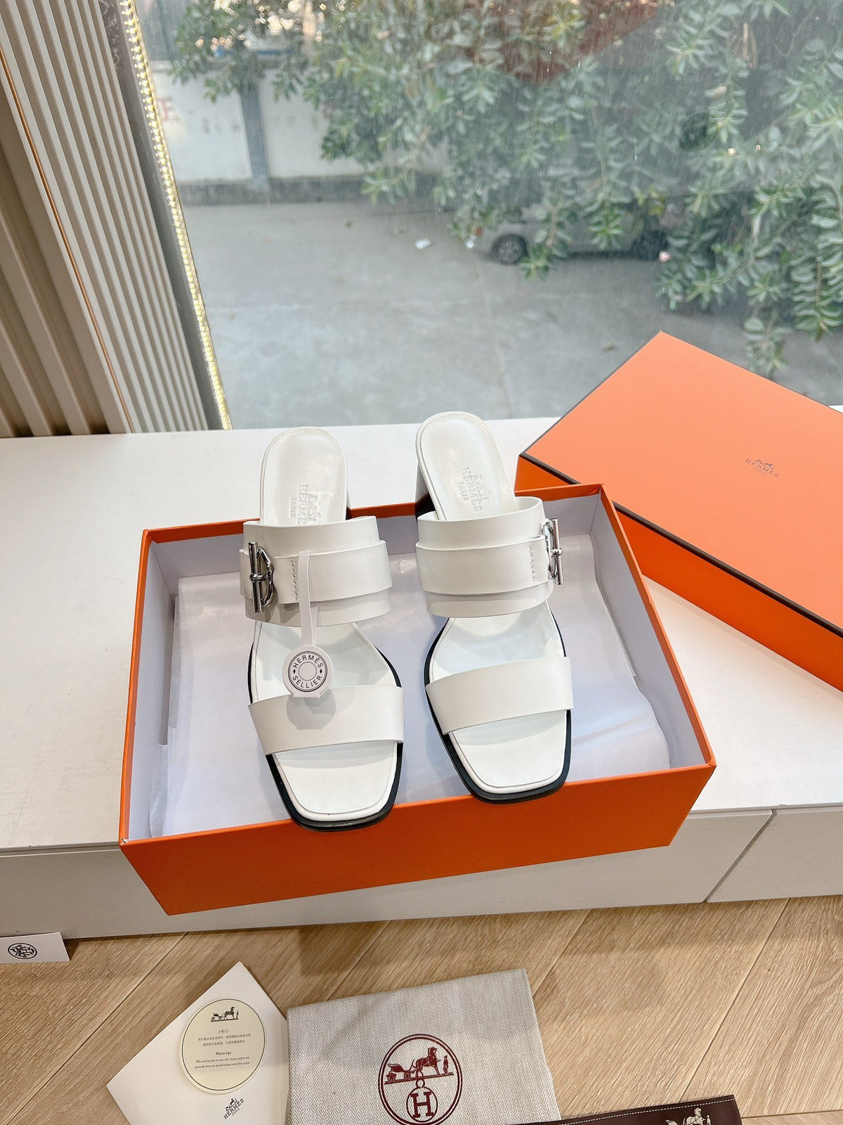 Hermes Women White Leather Buckle Sandals