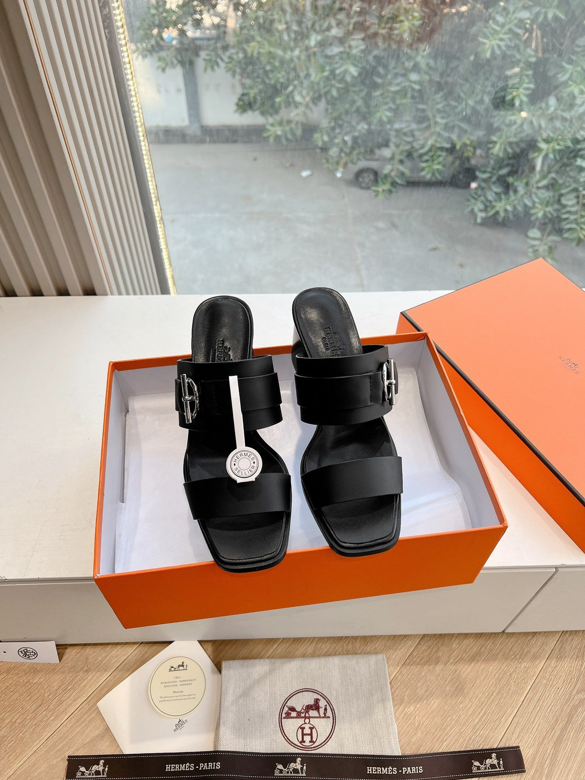 Hermes Women Black Leather Buckle Mules