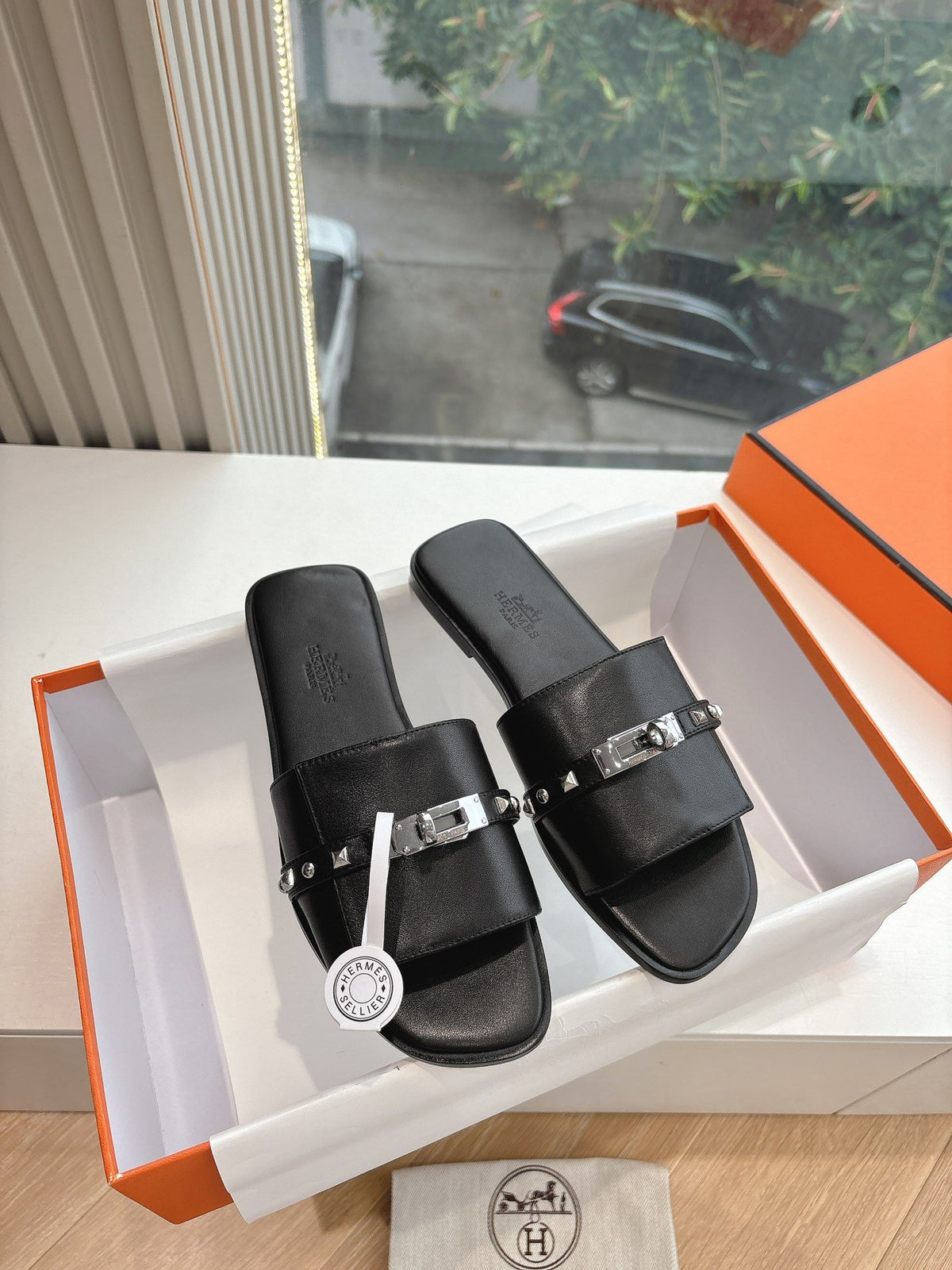 Hermes Women Black Leather Slide Sandals