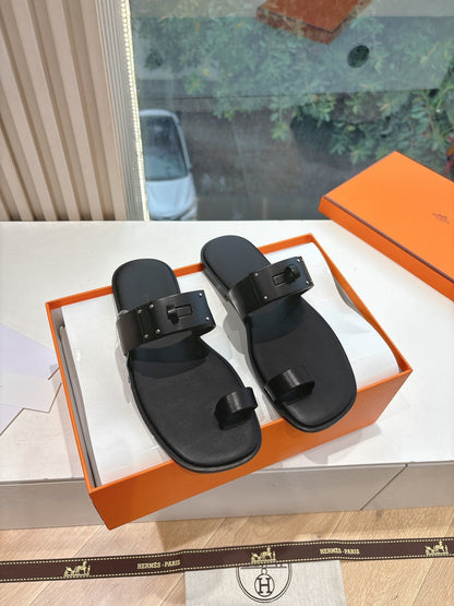 Hermes Women Black Leather Toe Loop Mules