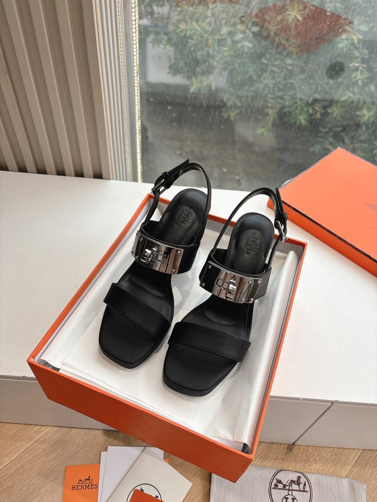 Hermes Women Black Leather Sandals